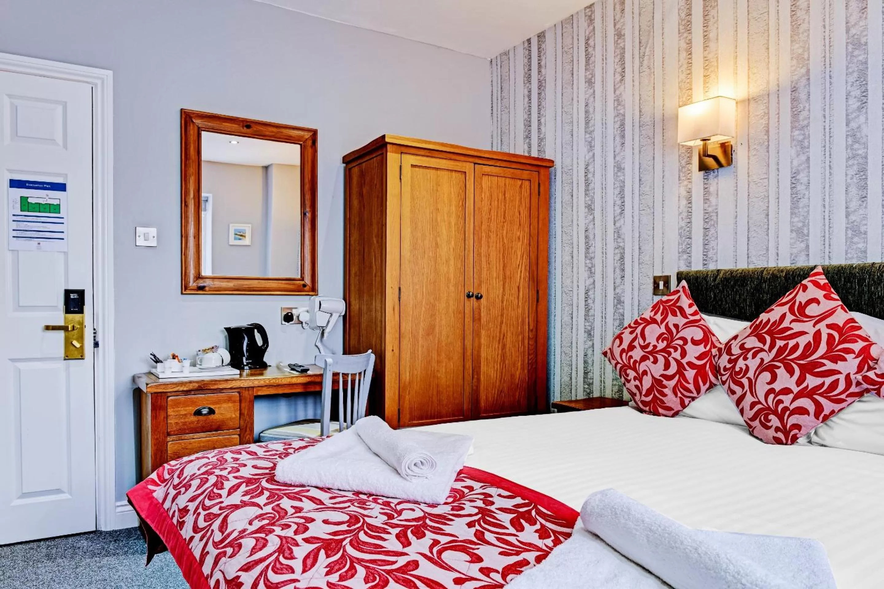 Bedroom, Bed in OYO Dovecote Hotel