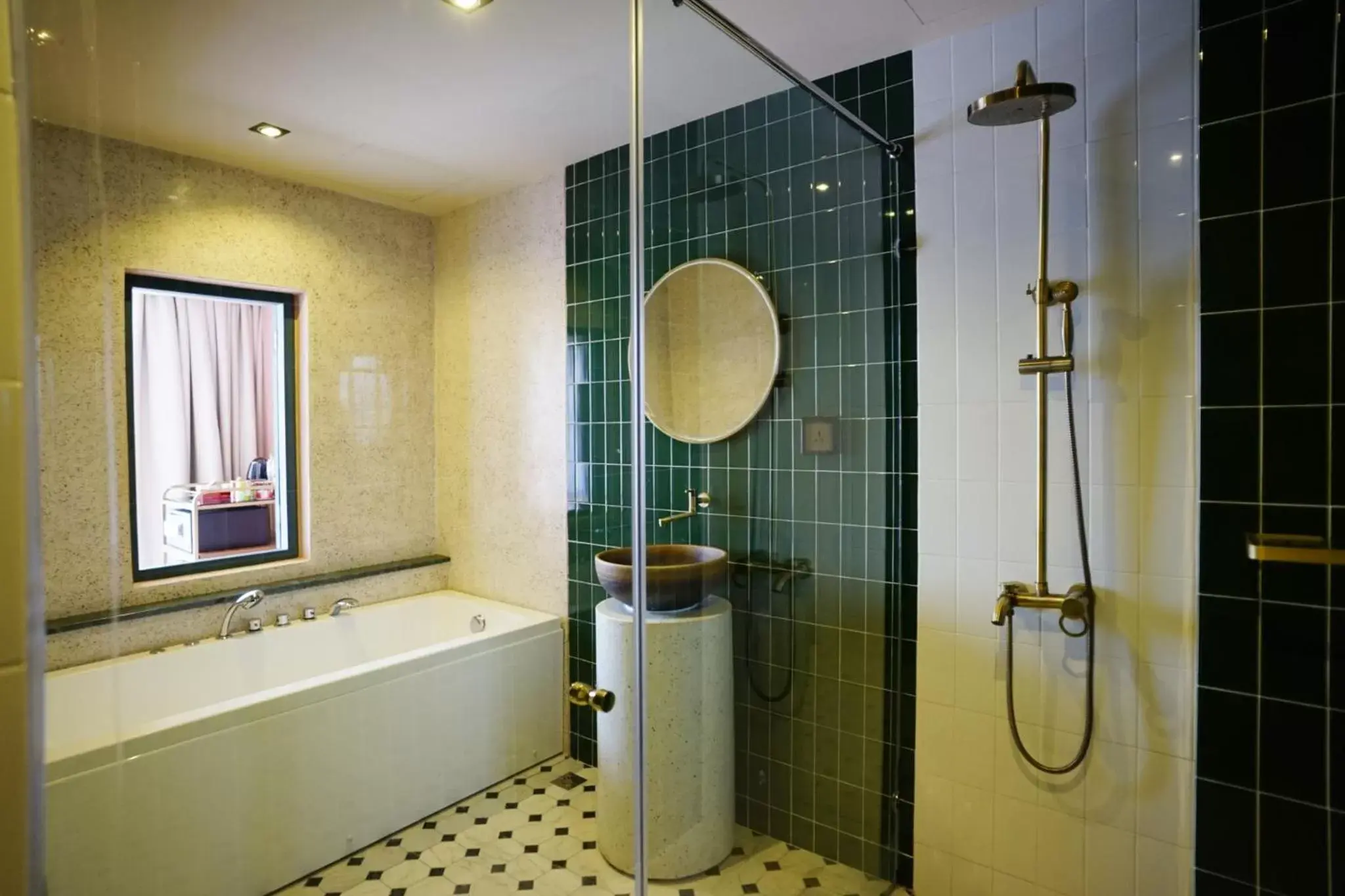 Shower, Bathroom in 4 Monkeys Hotel - SHA Extra Plus