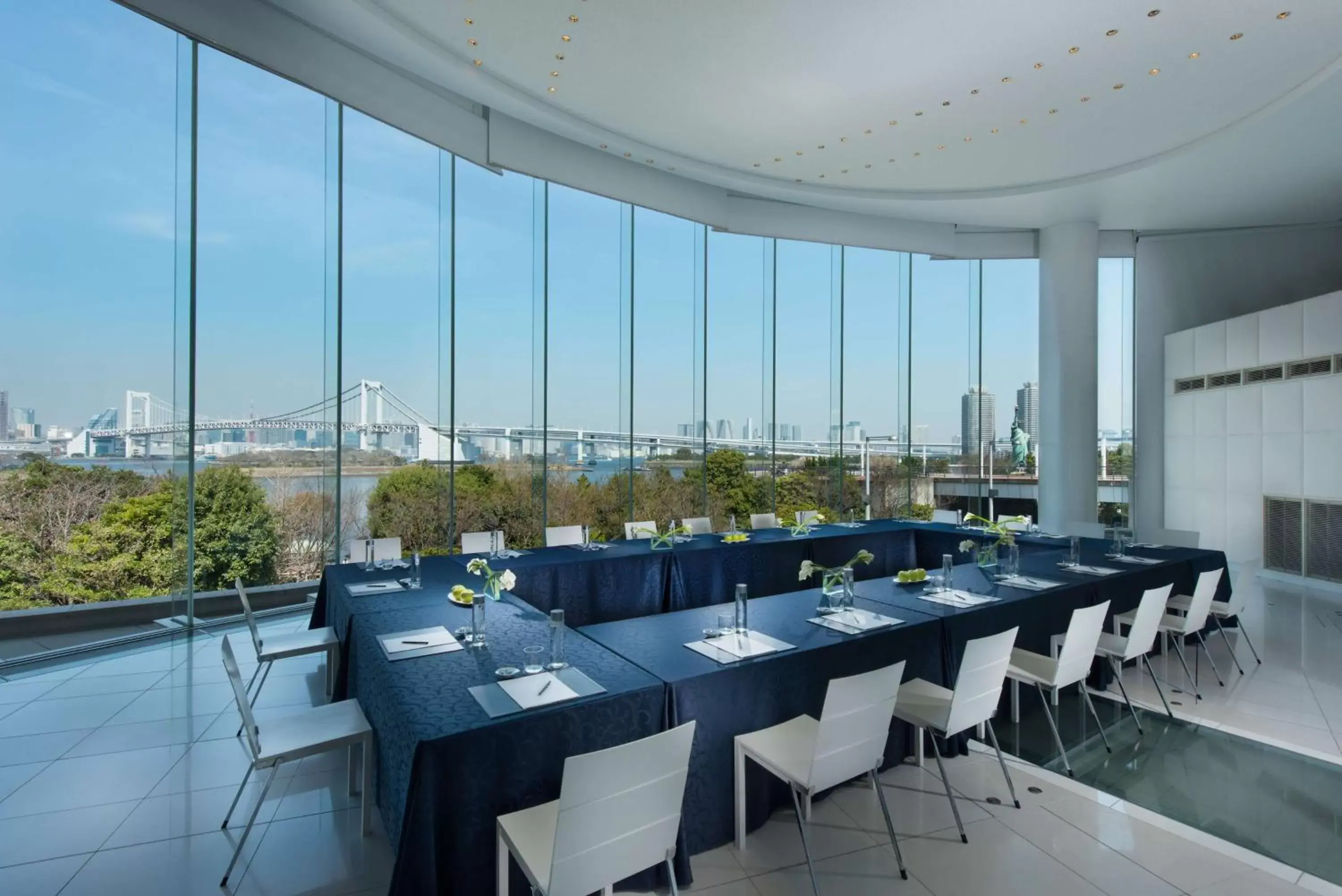 Meeting/conference room, Restaurant/Places to Eat in Hilton Tokyo Odaiba