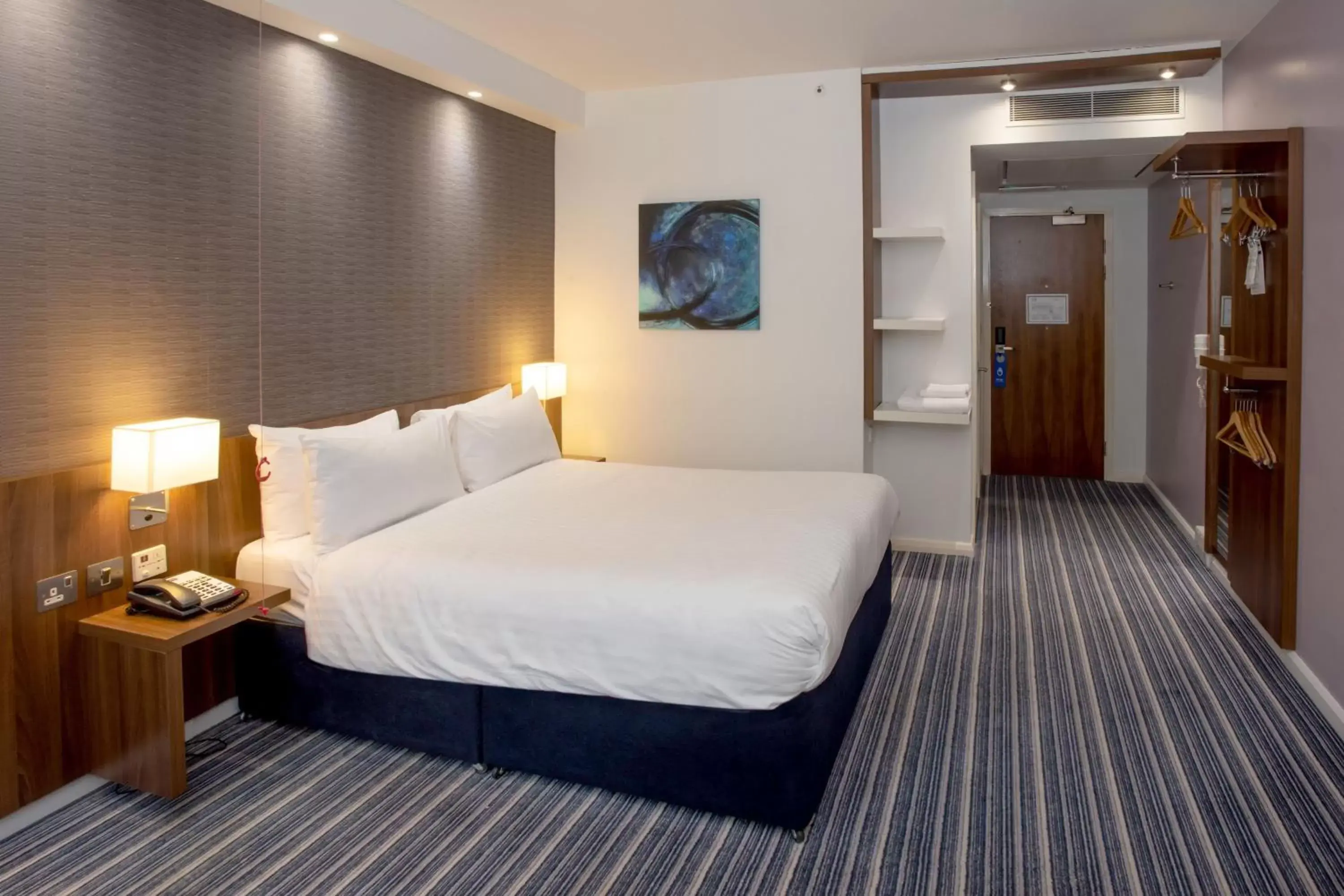 Photo of the whole room, Bed in Holiday Inn Express Manchester City Centre Arena, an IHG Hotel