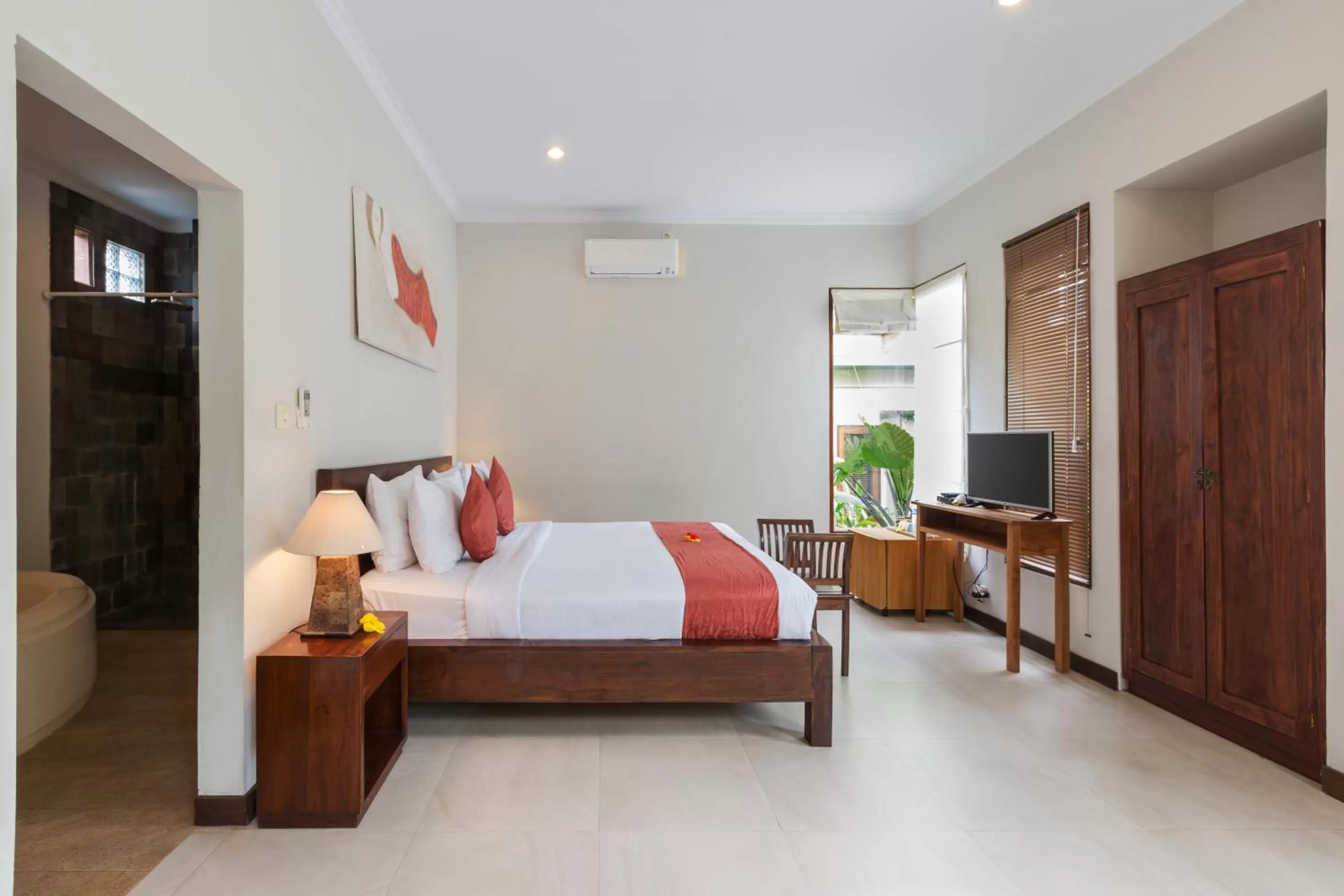 Photo of the whole room, Bed in Abipraya Ubud