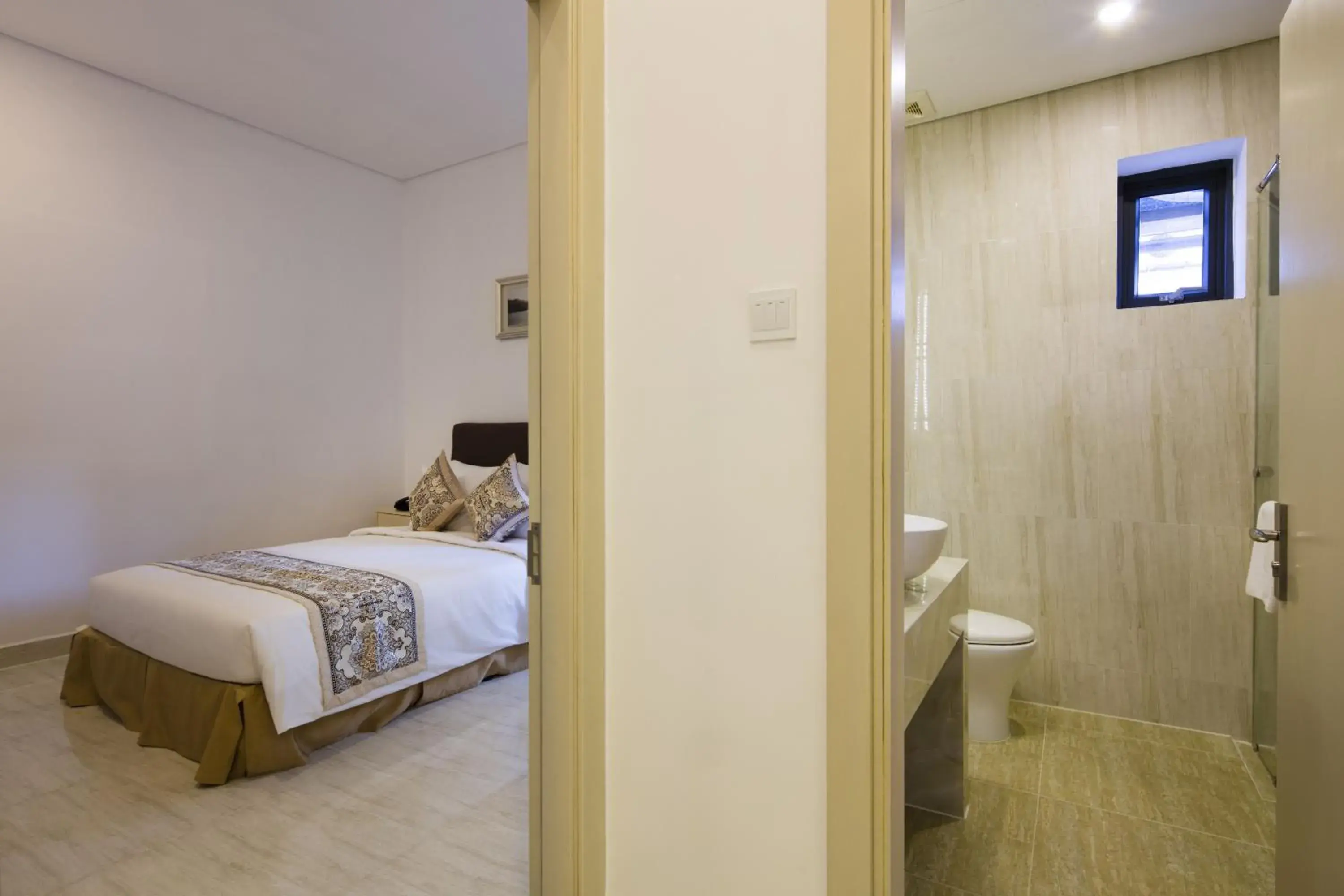 Shower, Bed in Diamond Bay Condotel Resort Nha Trang