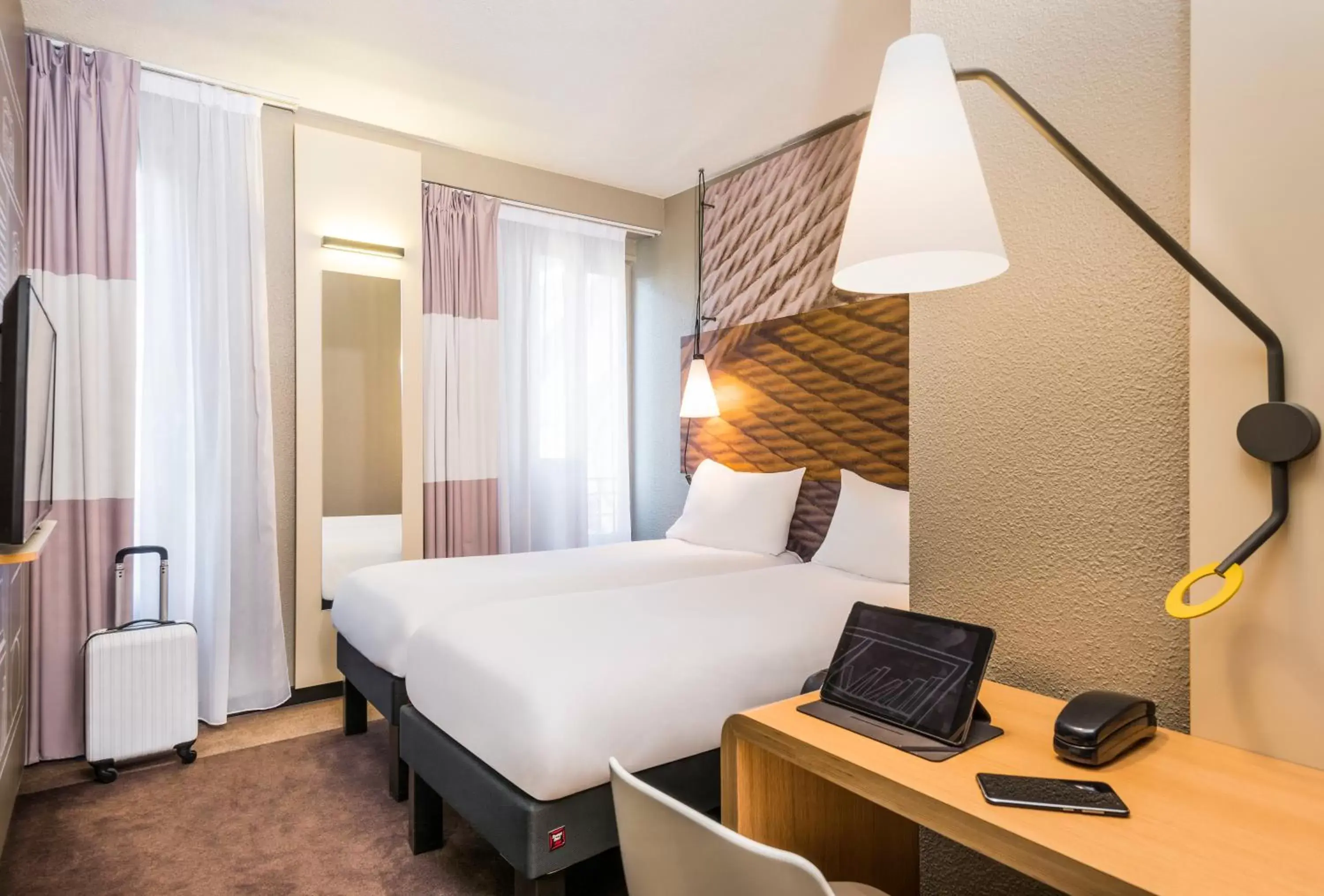 Bedroom, Bed in ibis Clichy Centre Mairie