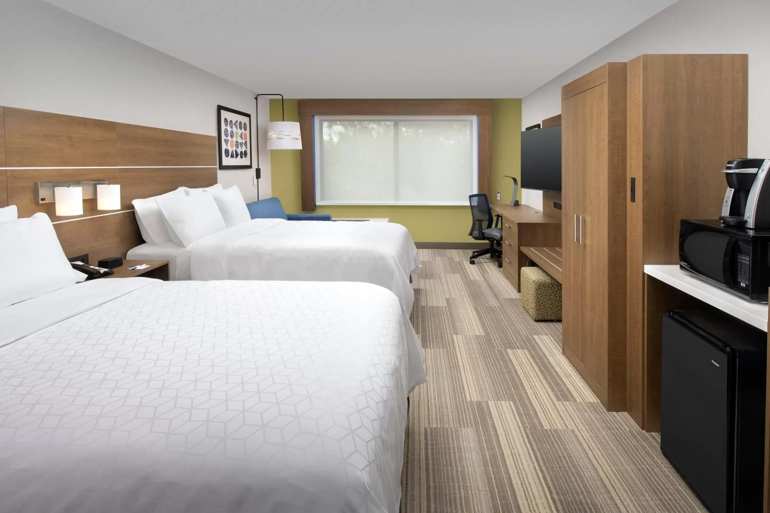Photo of the whole room, Bed in Holiday Inn Express & Suites - North Brunswick, an IHG Hotel