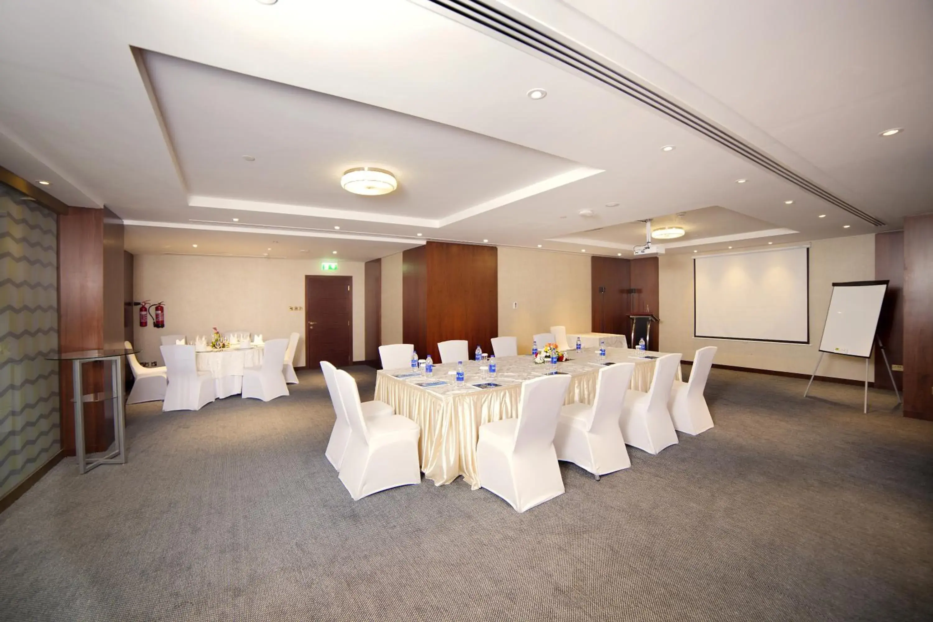 Banquet/Function facilities in Raviz Center Point Hotel
