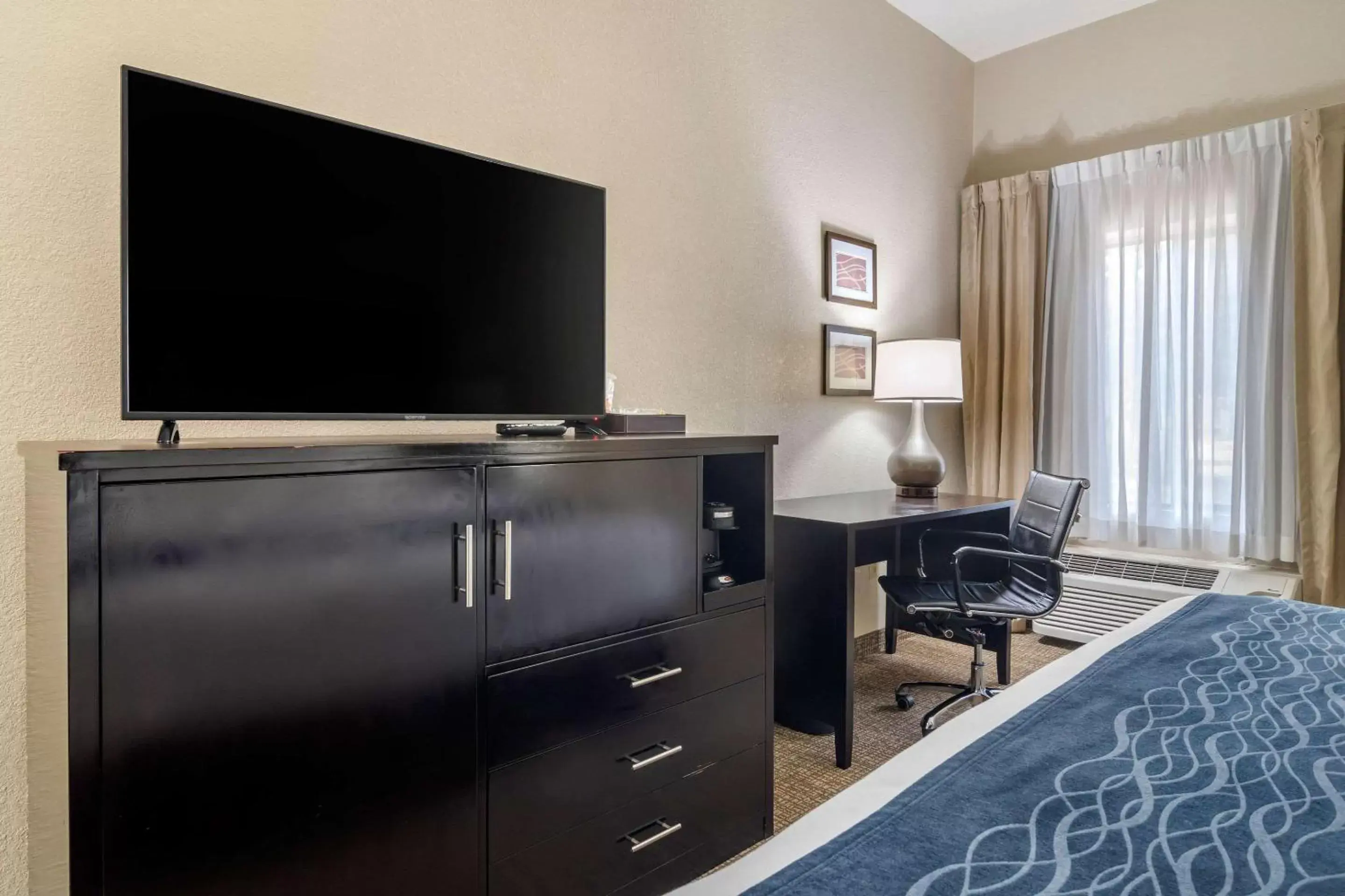 Photo of the whole room, Seating Area in Comfort Inn & Suites Atlanta Smyrna