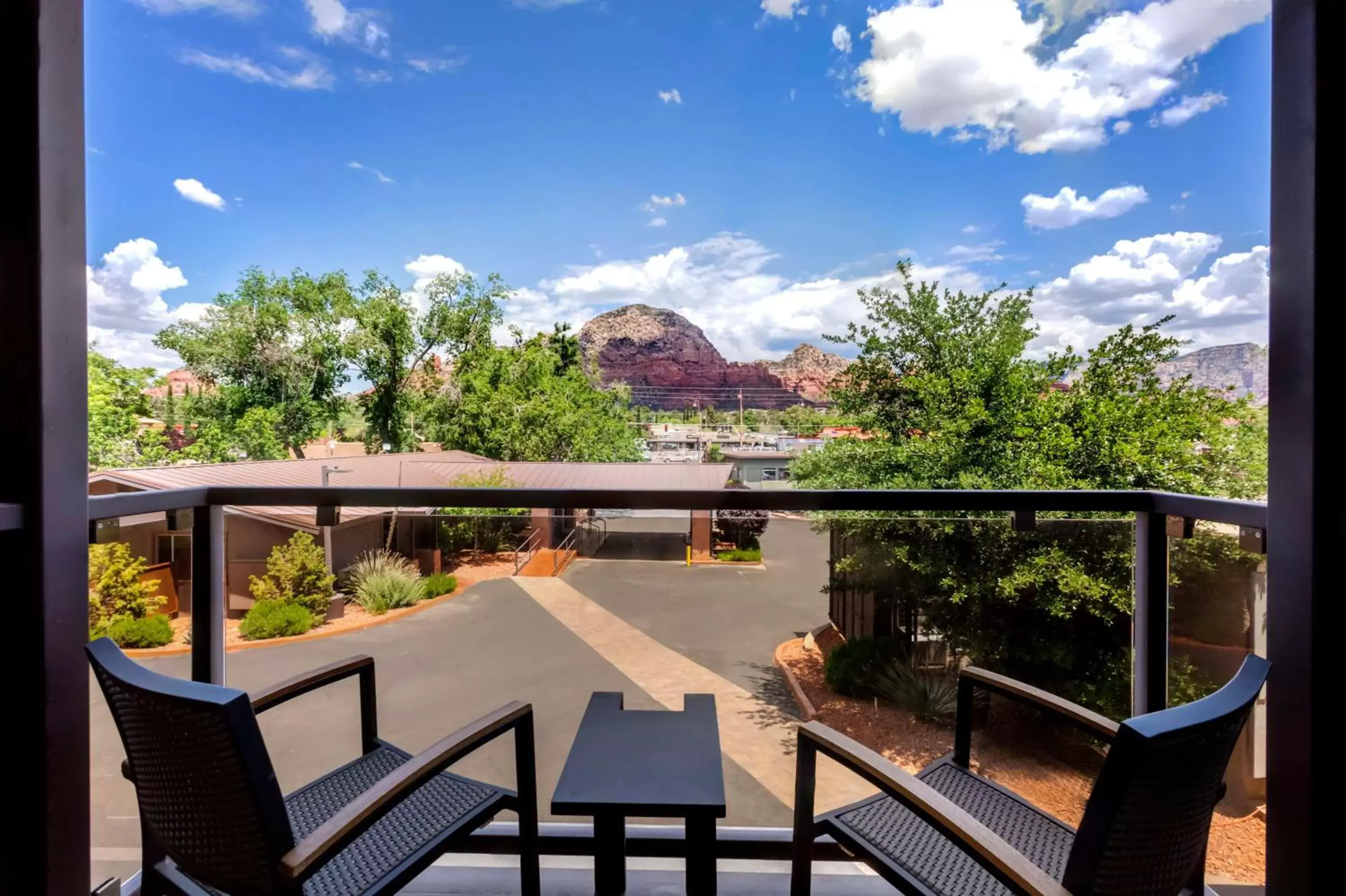 Bedroom, Balcony/Terrace in Aiden by Best Western Sedona