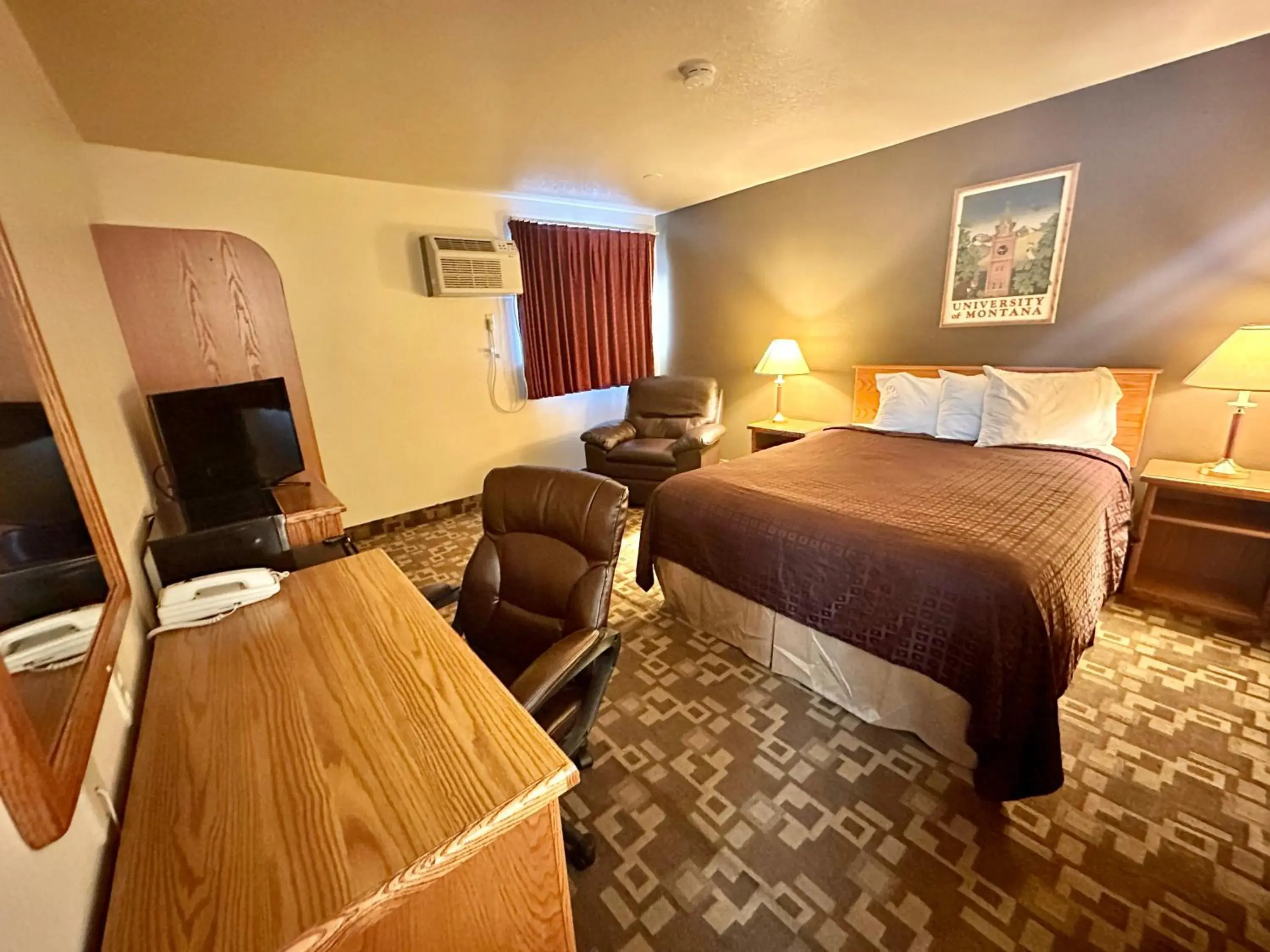 Bedroom in FairBridge Inn, Suites & Conference Center – Missoula