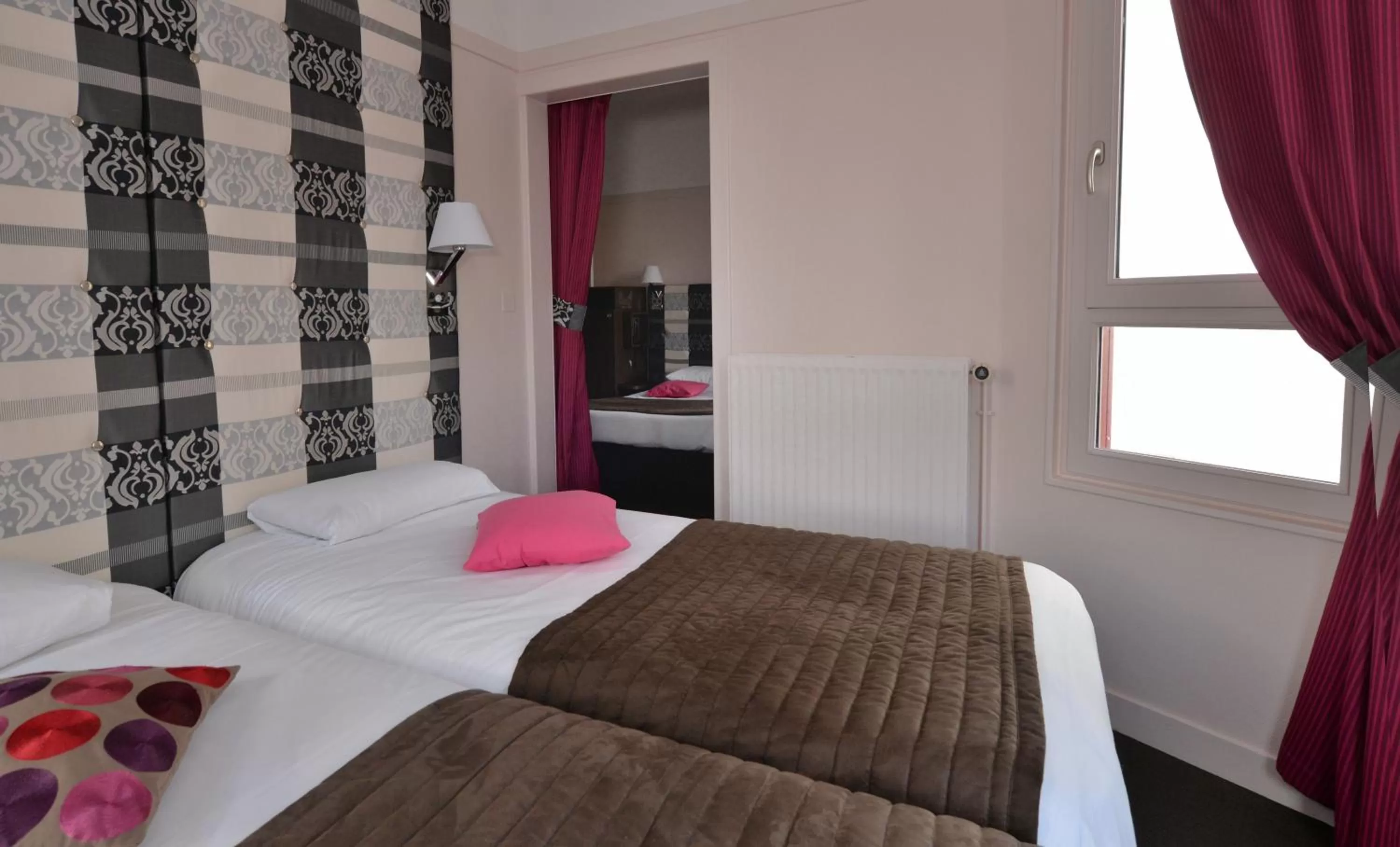 Photo of the whole room, Bed in Hotel Des Bains