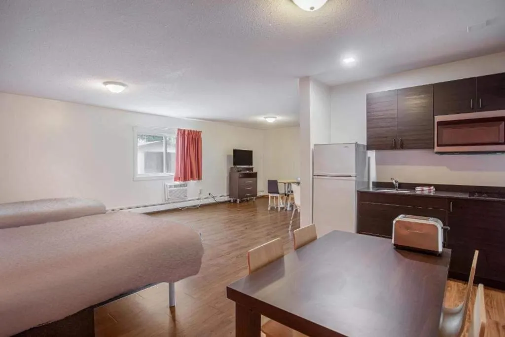 Motel Bo-Camrose, AB