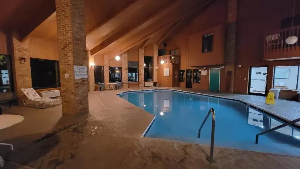 Swimming Pool in Rodeway Inn Huntington