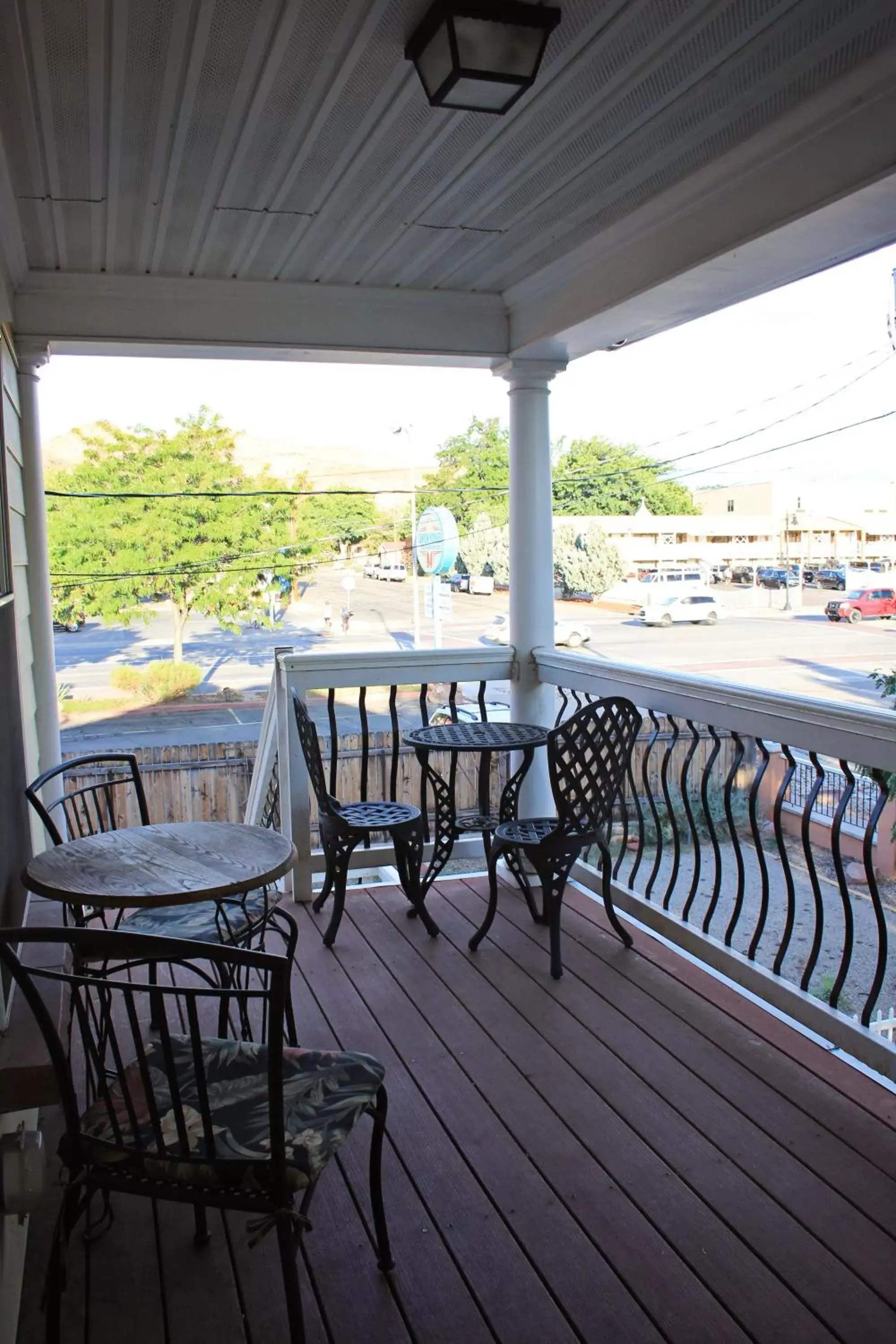 Balcony/Terrace, Restaurant/Places to Eat in Bowen Motel