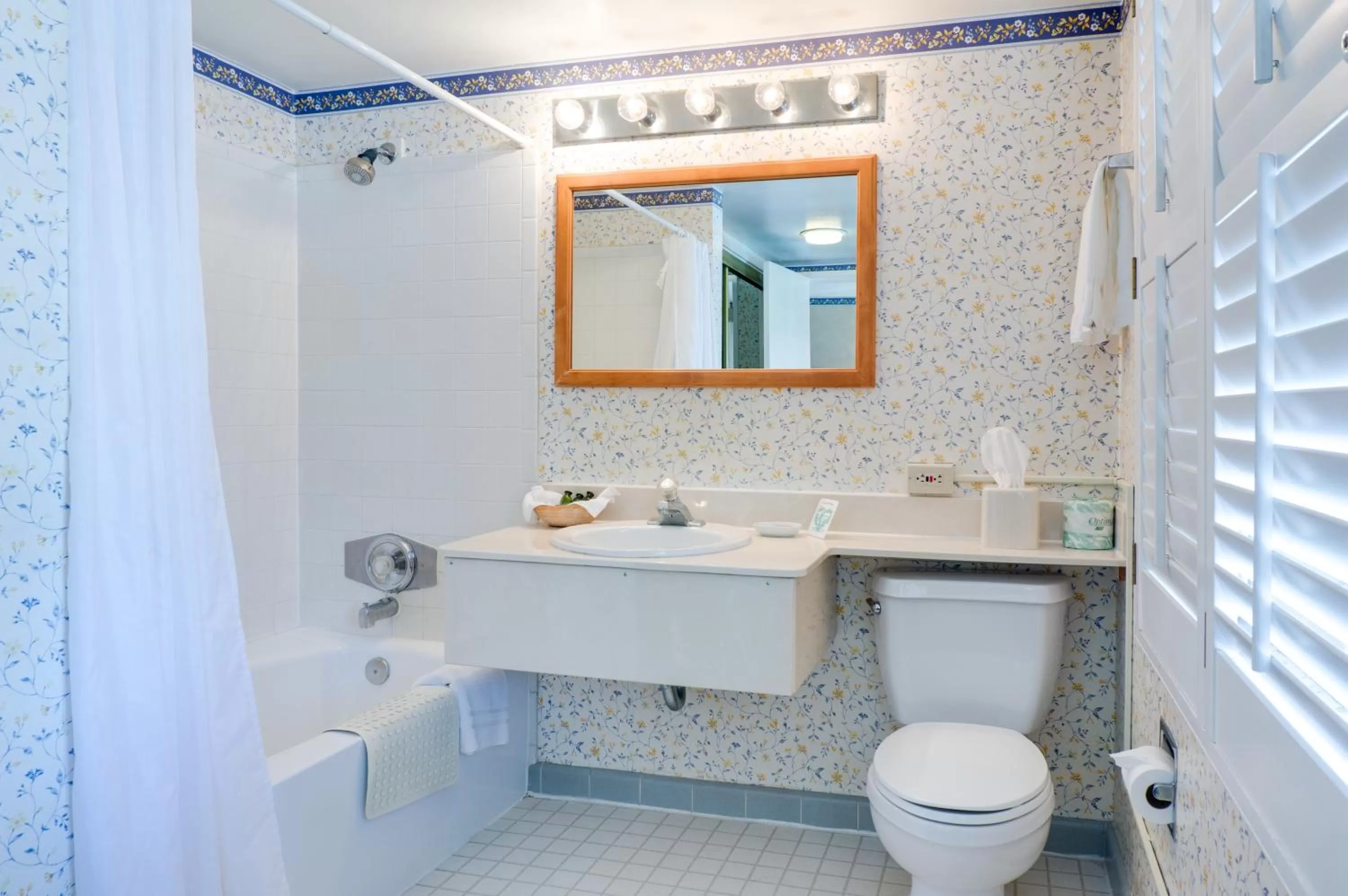 Other, Bathroom in Saga Motor Hotel Pasadena