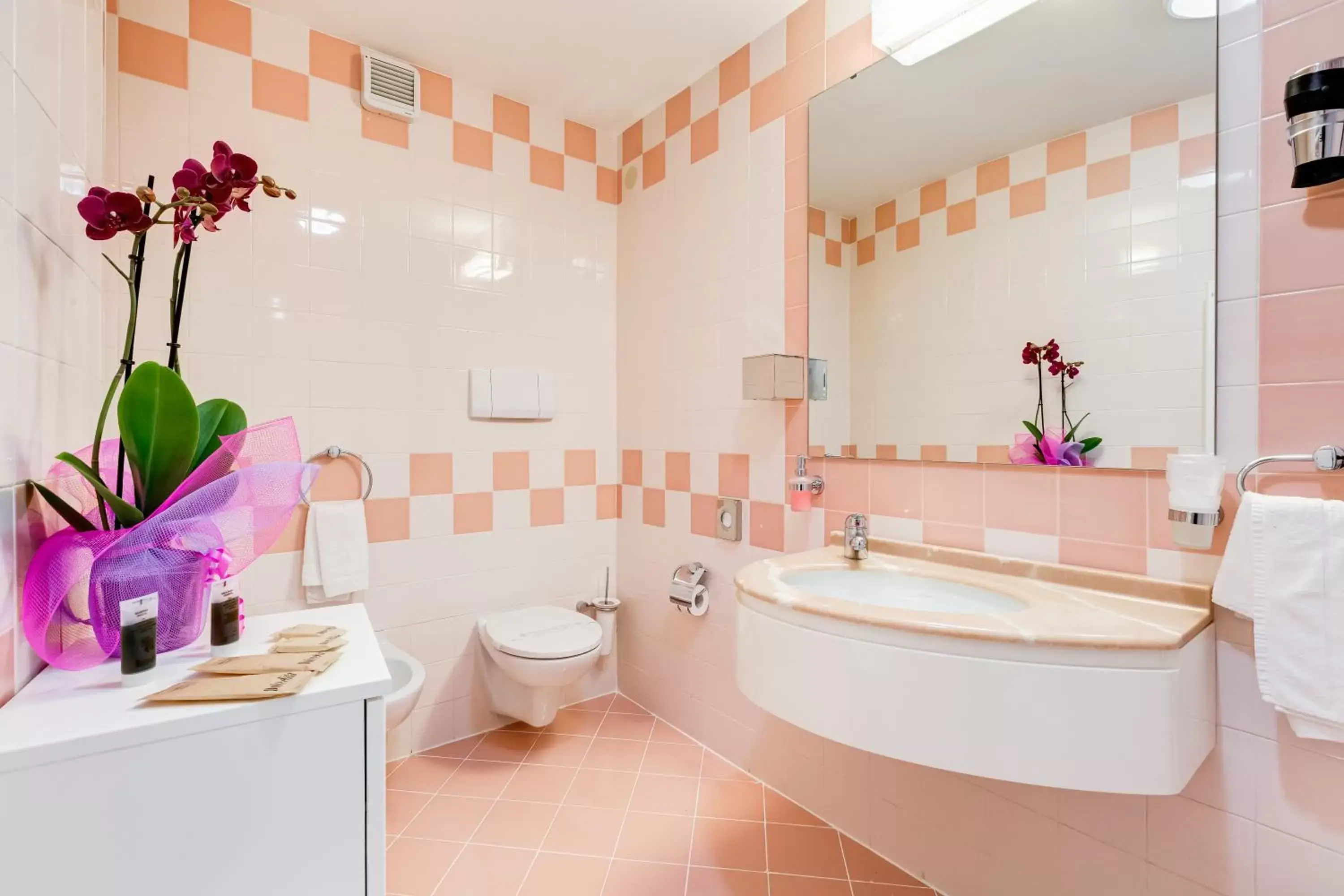 Shower, Bathroom in Best Western Hotel Imperiale