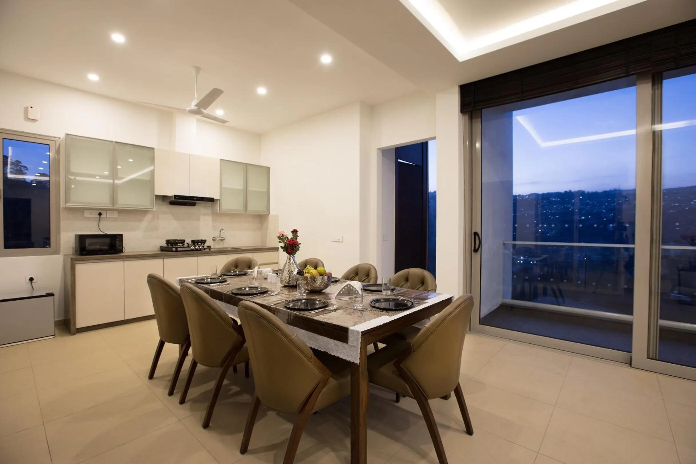 Dining area in Silver Mist