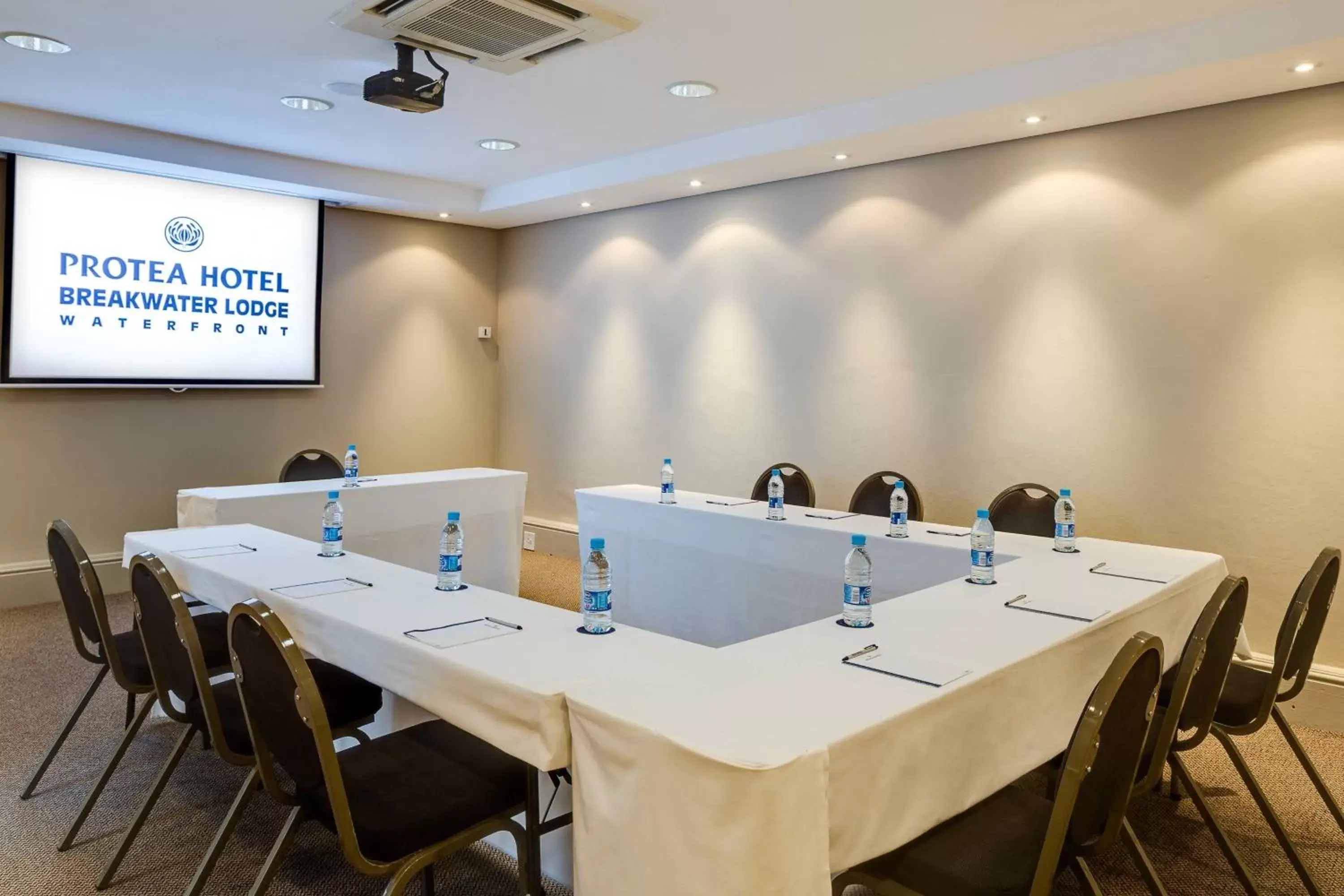 Meeting/conference room in Protea Hotel by Marriott Cape Town Waterfront Breakwater Lodge