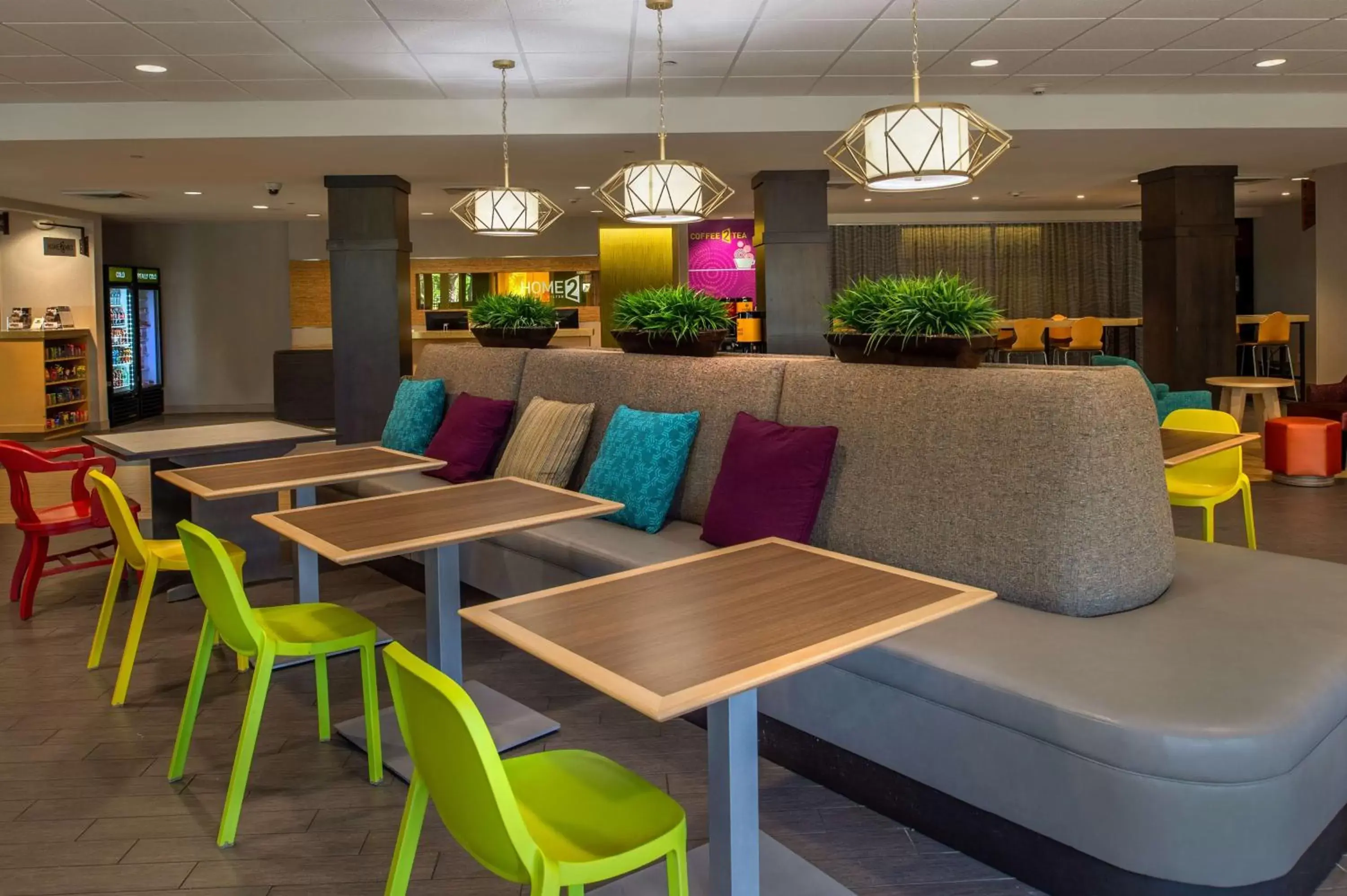 Lobby or reception, Restaurant/Places to Eat in Home2 Suites St. Louis / Forest Park