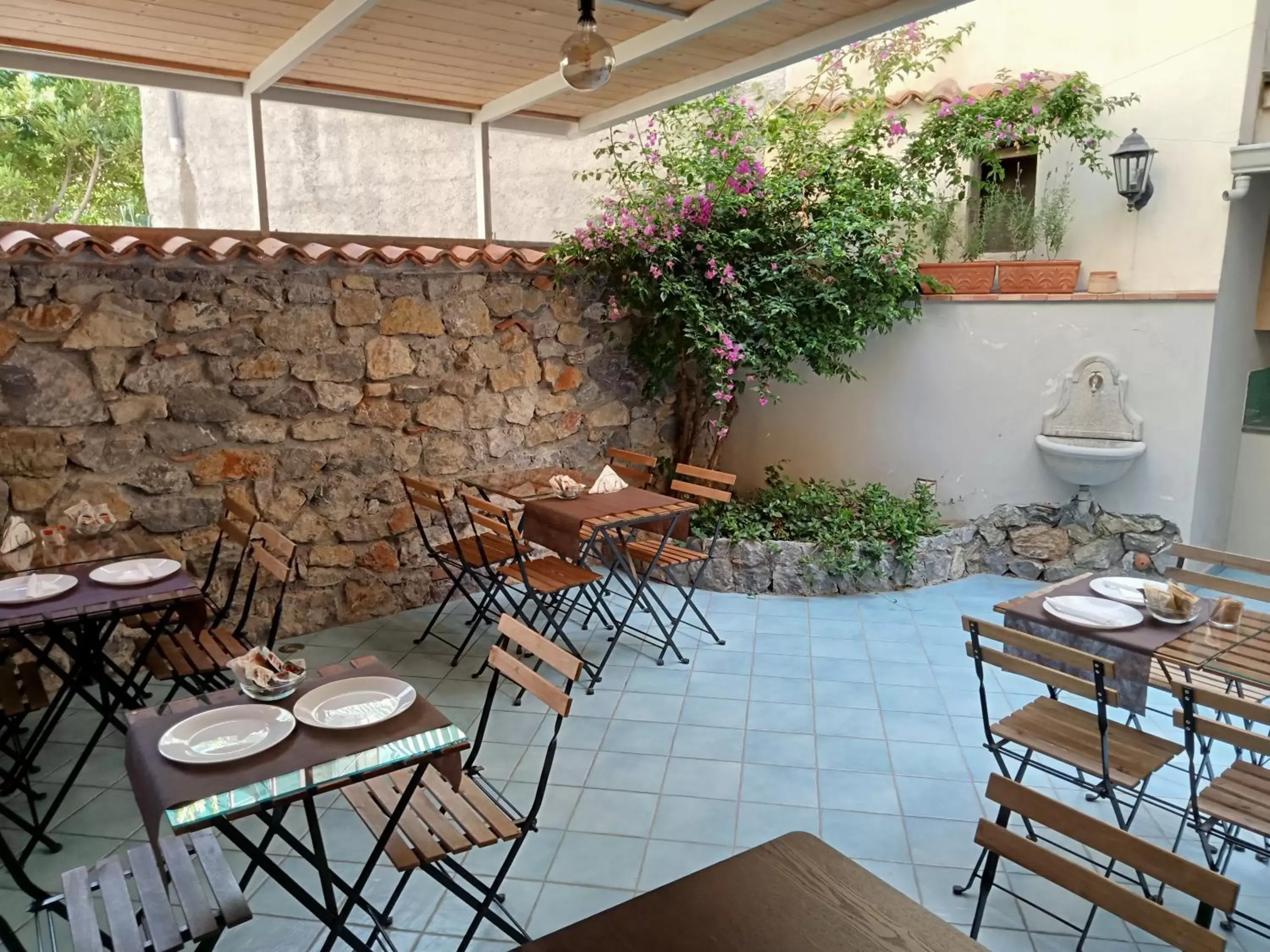 Restaurant/Places to Eat in Borgo 800