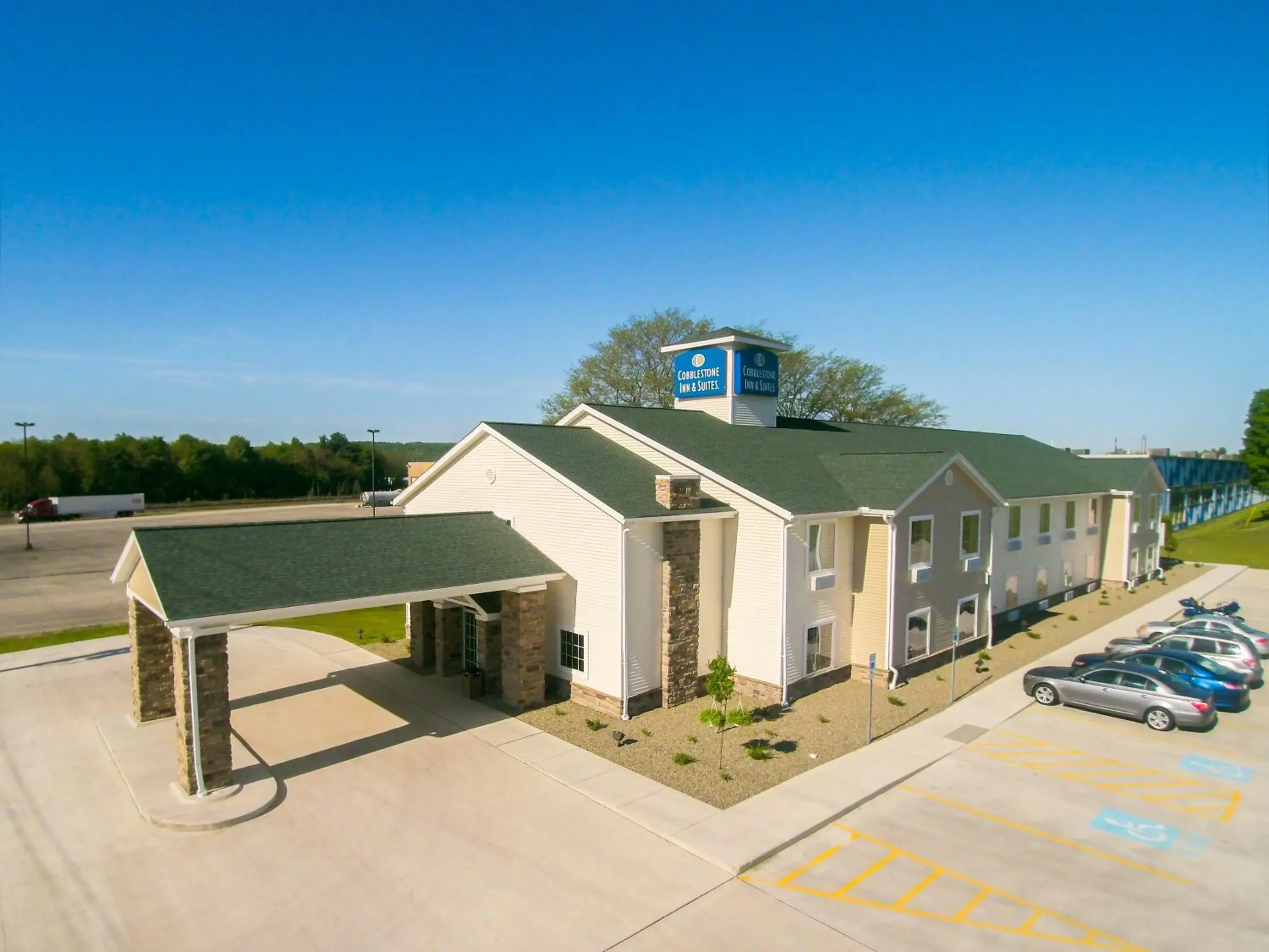 Facade/entrance, Property Building in Cobblestone Inn & Suites - Corry