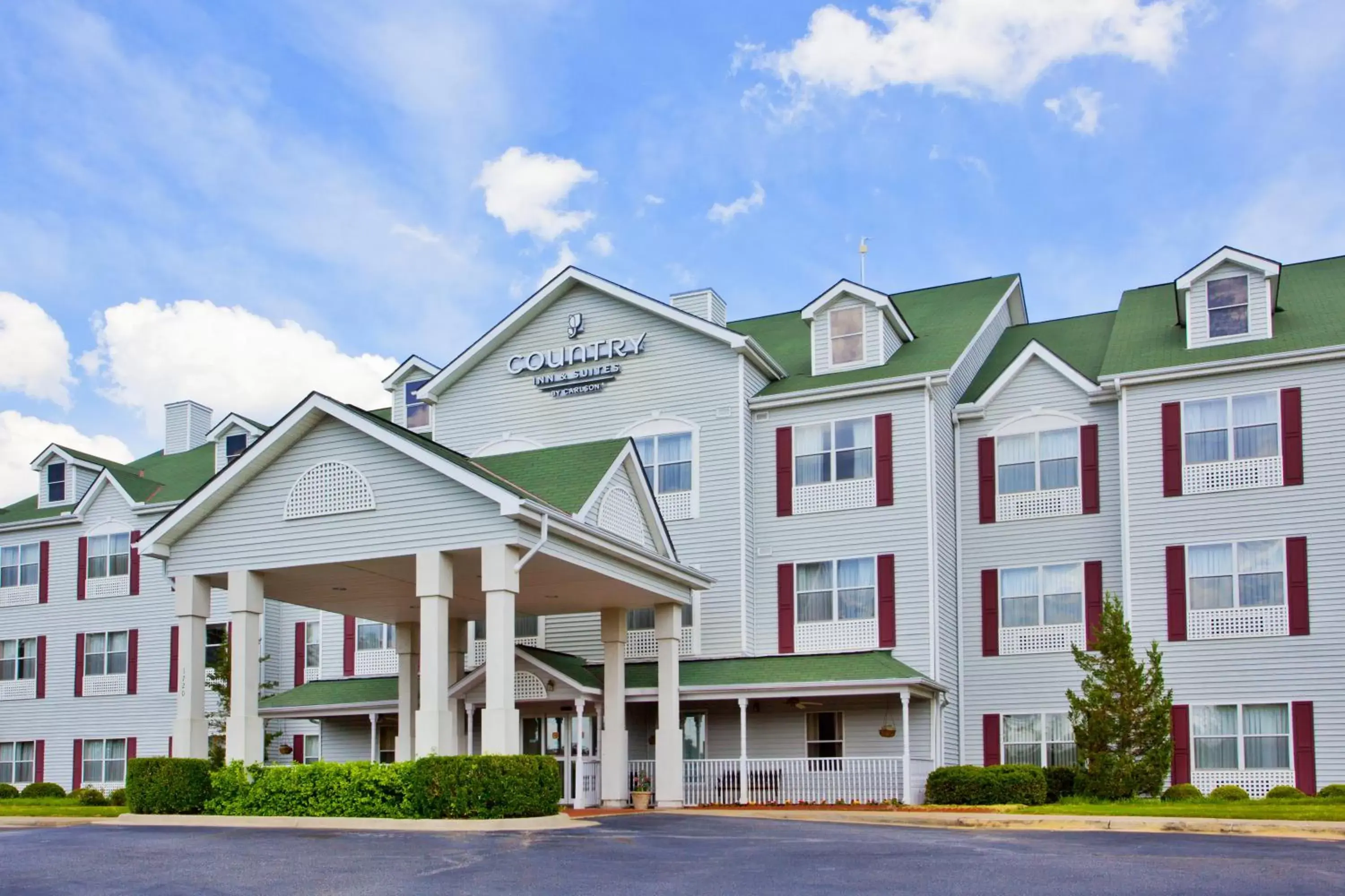 Property Building in Country Inn & Suites by Radisson, Columbus, GA