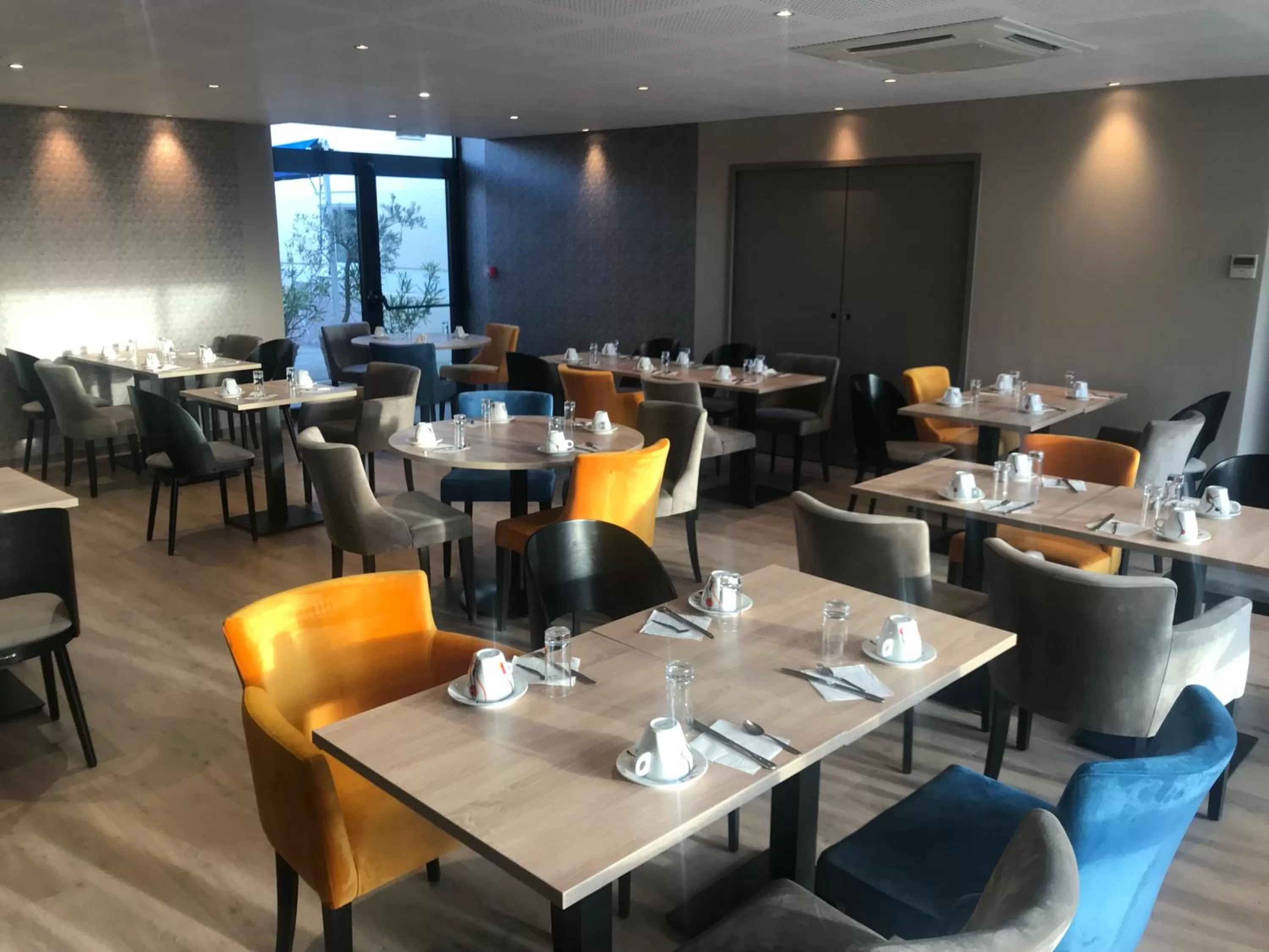 Breakfast in The Originals City, Hôtel Hélios, Roanne Nord