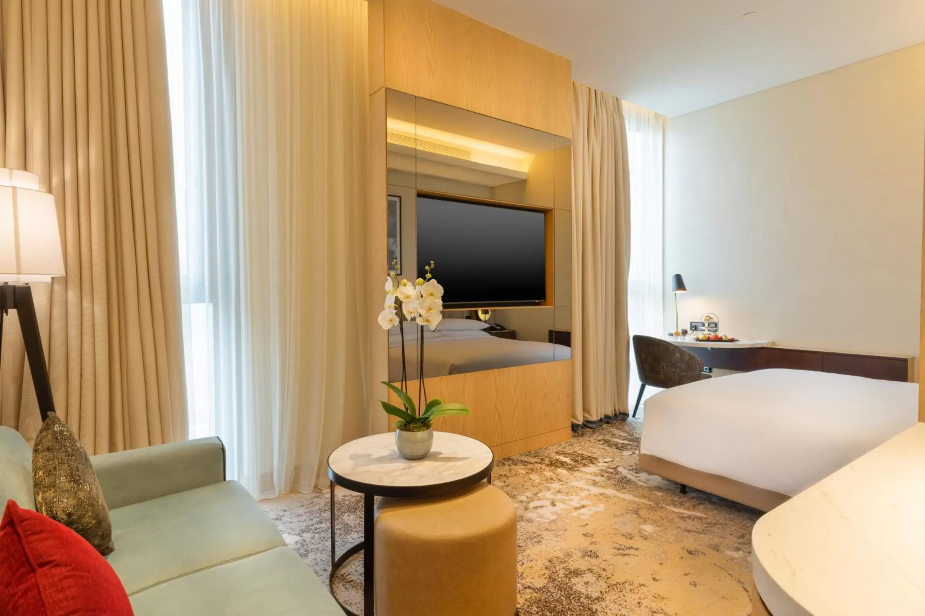 Bed, TV/Entertainment Center in Embassy Suites By Hilton Doha Old Town