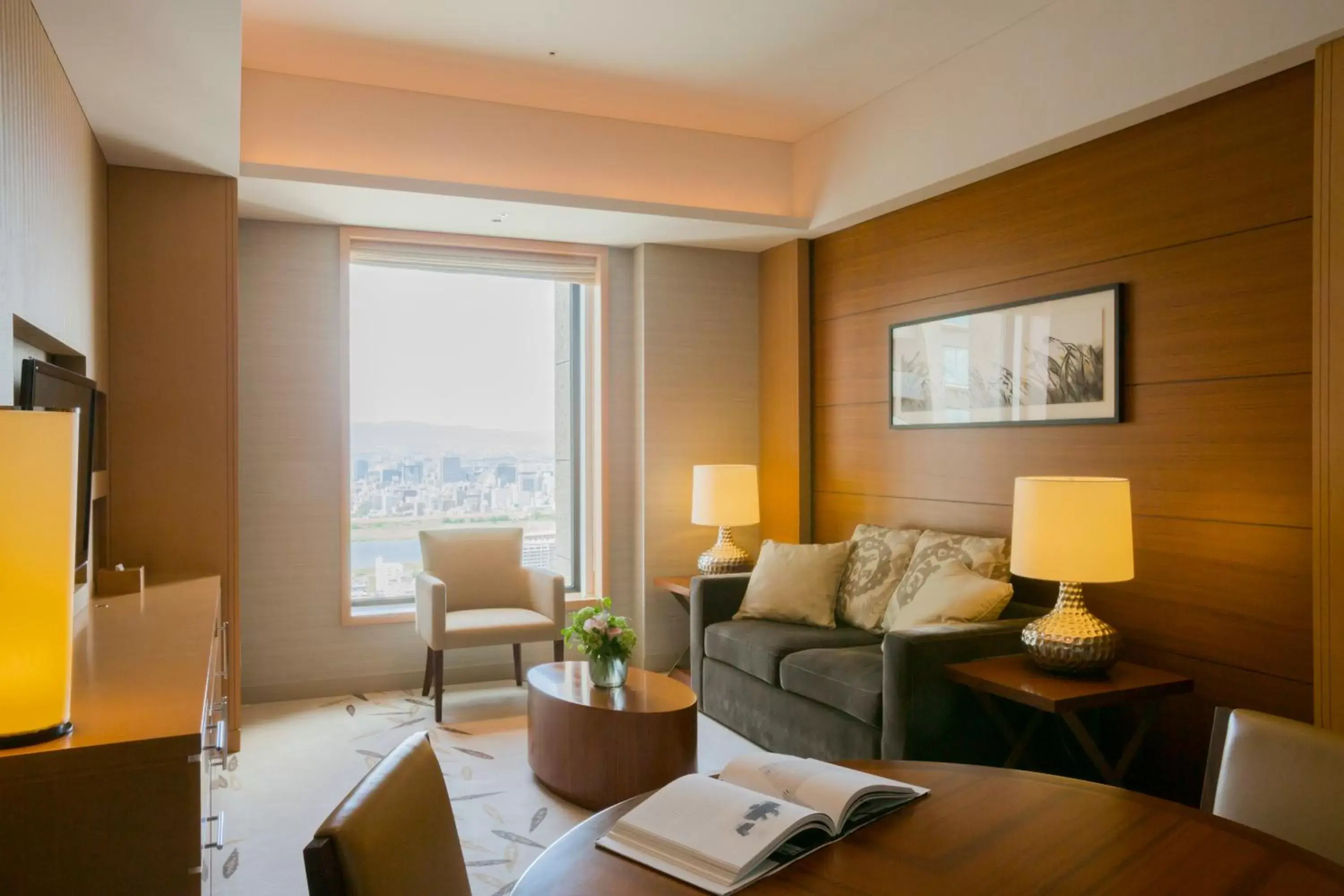 Photo of the whole room, Seating Area in InterContinental Hotel Osaka, an IHG Hotel