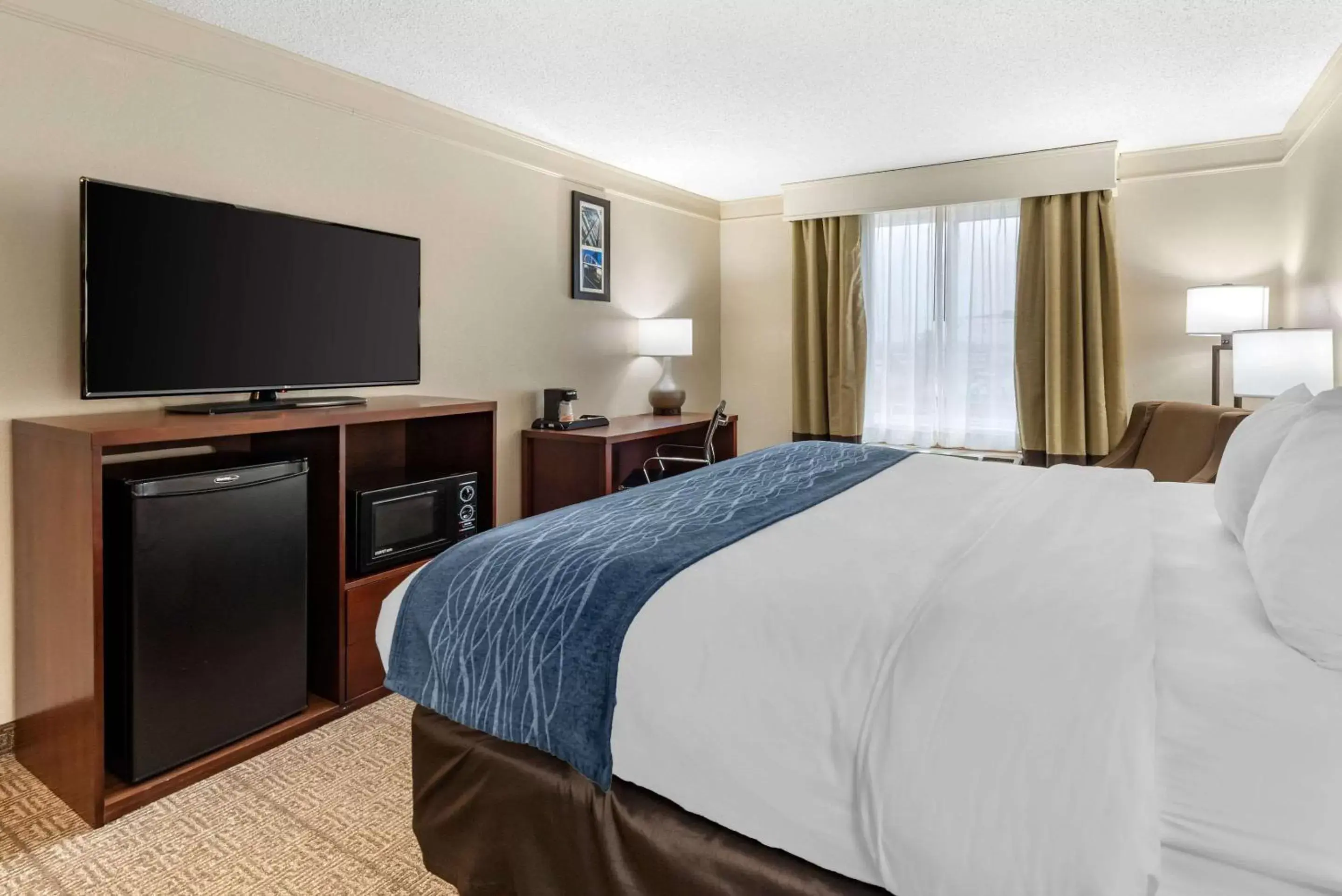 Photo of the whole room, Bed in Comfort Inn & Suites