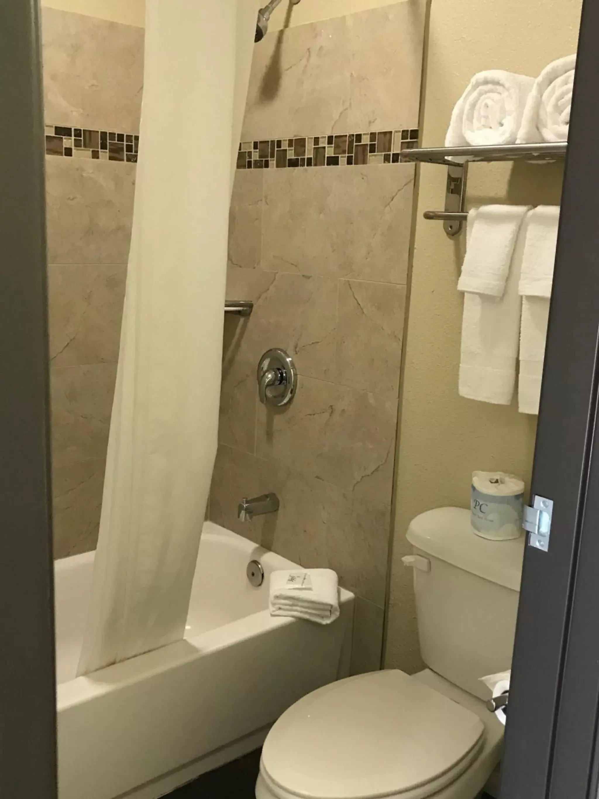 Bathroom in Berkshire Motor Hotel