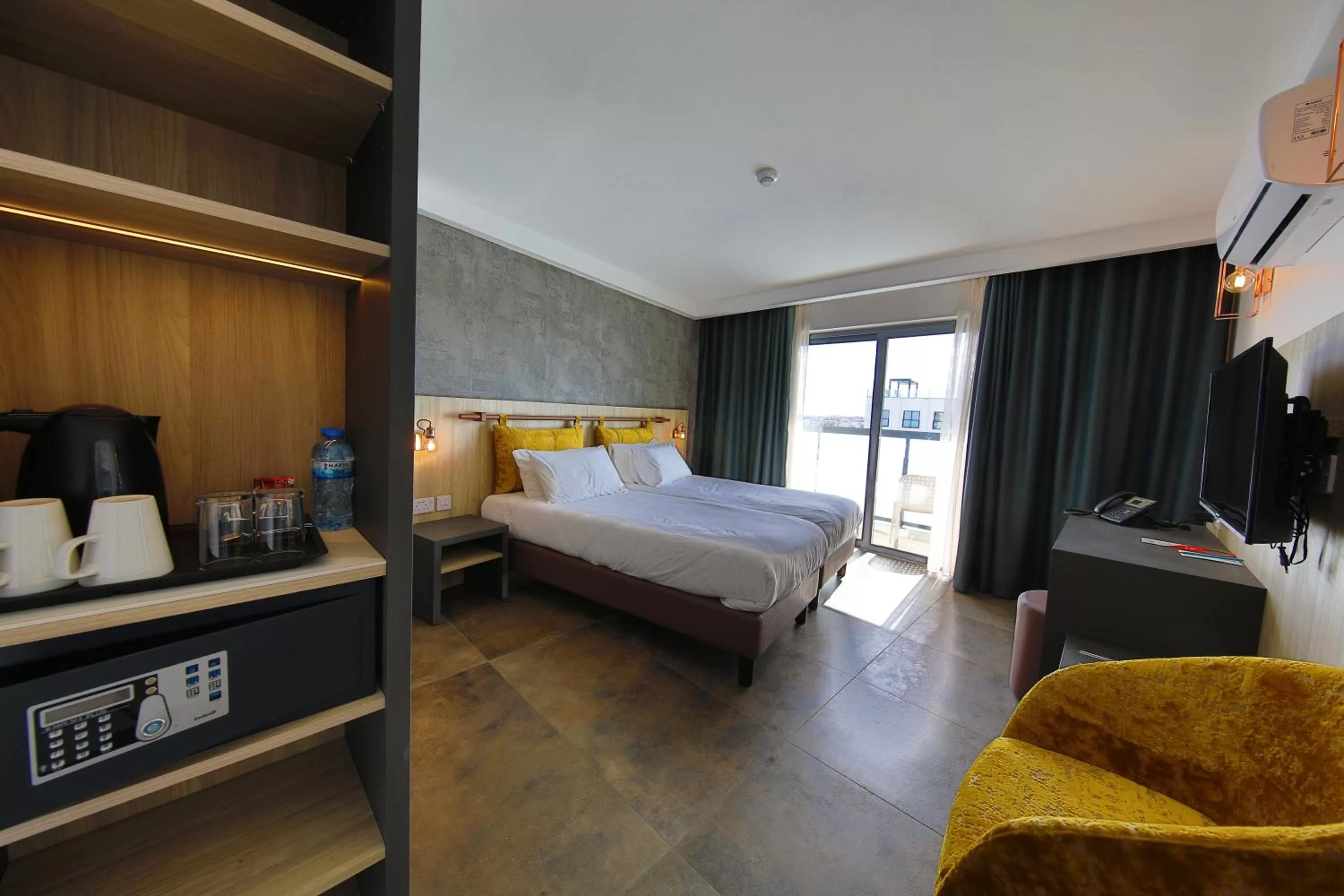 Photo of the whole room, Bed in Ivy Hotel - Adults Only