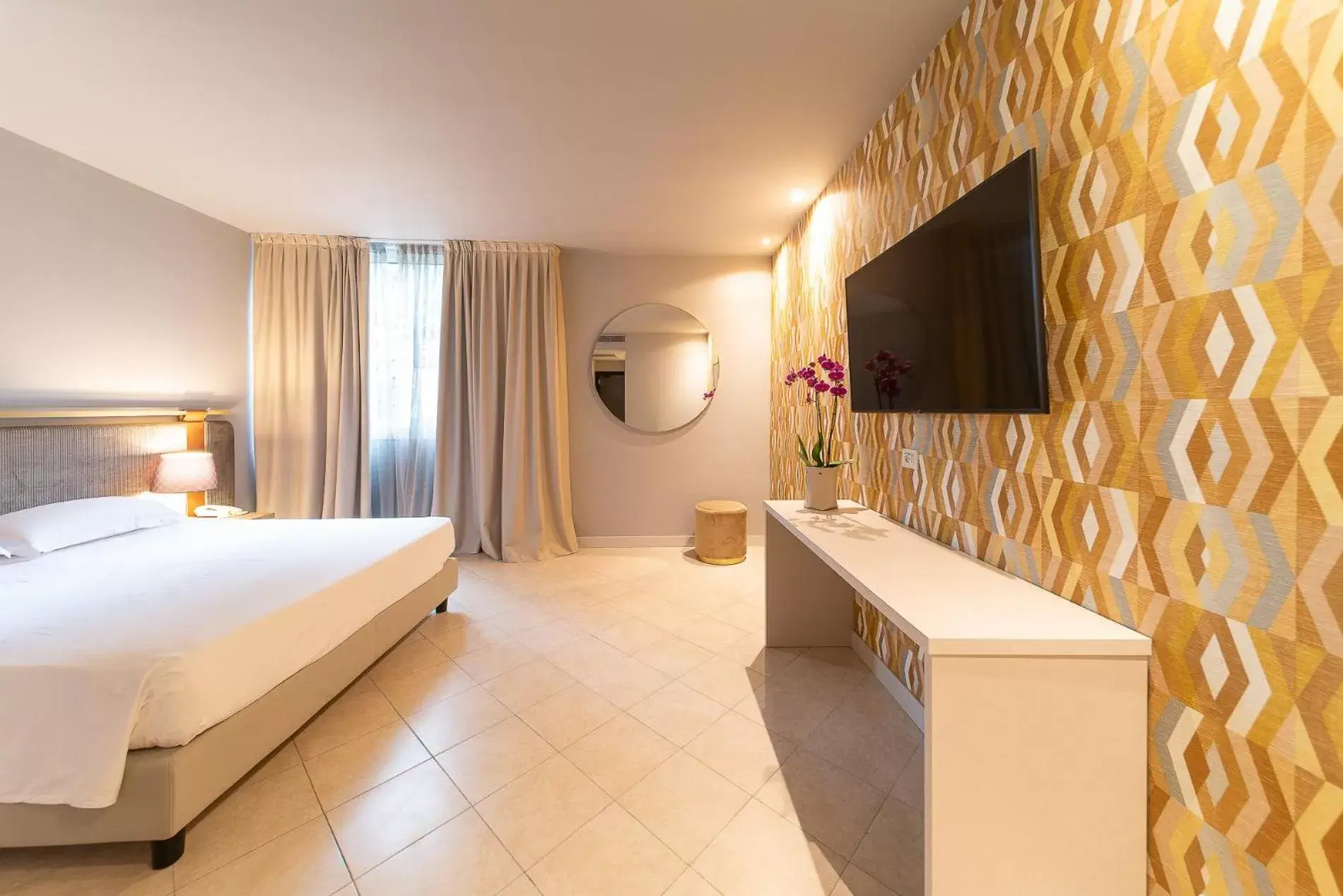 Bed, TV/Entertainment Center in Hotel Green Park Bologna & Congressi