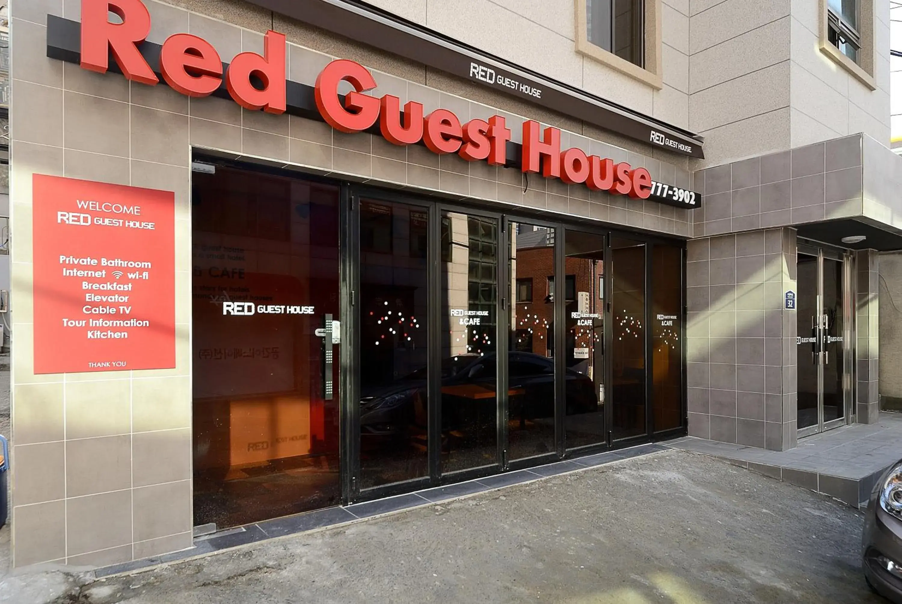 Facade/entrance in Red Guesthouse