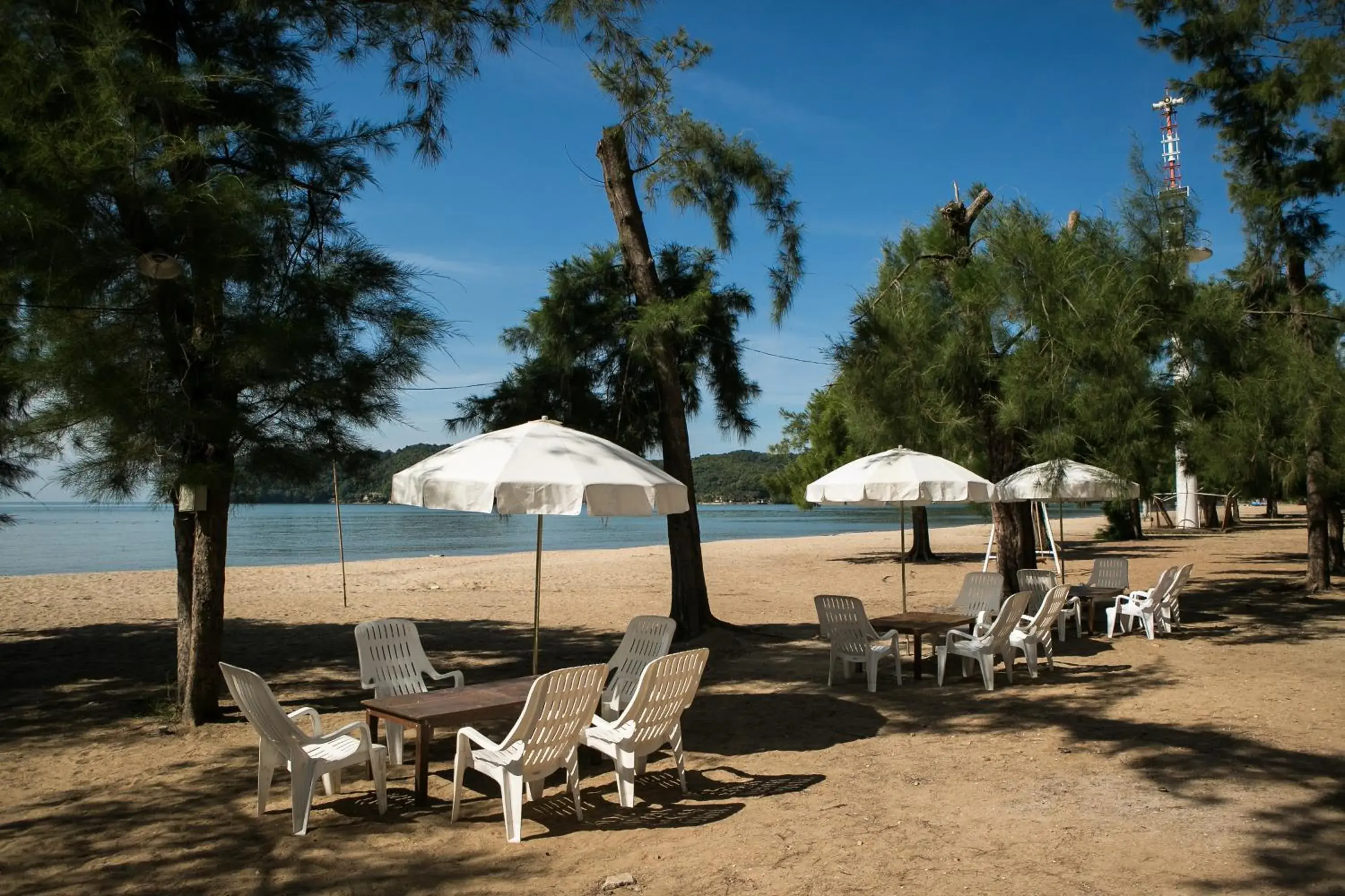 Restaurant/places to eat, Beach in Nisasiri Boutique Resort