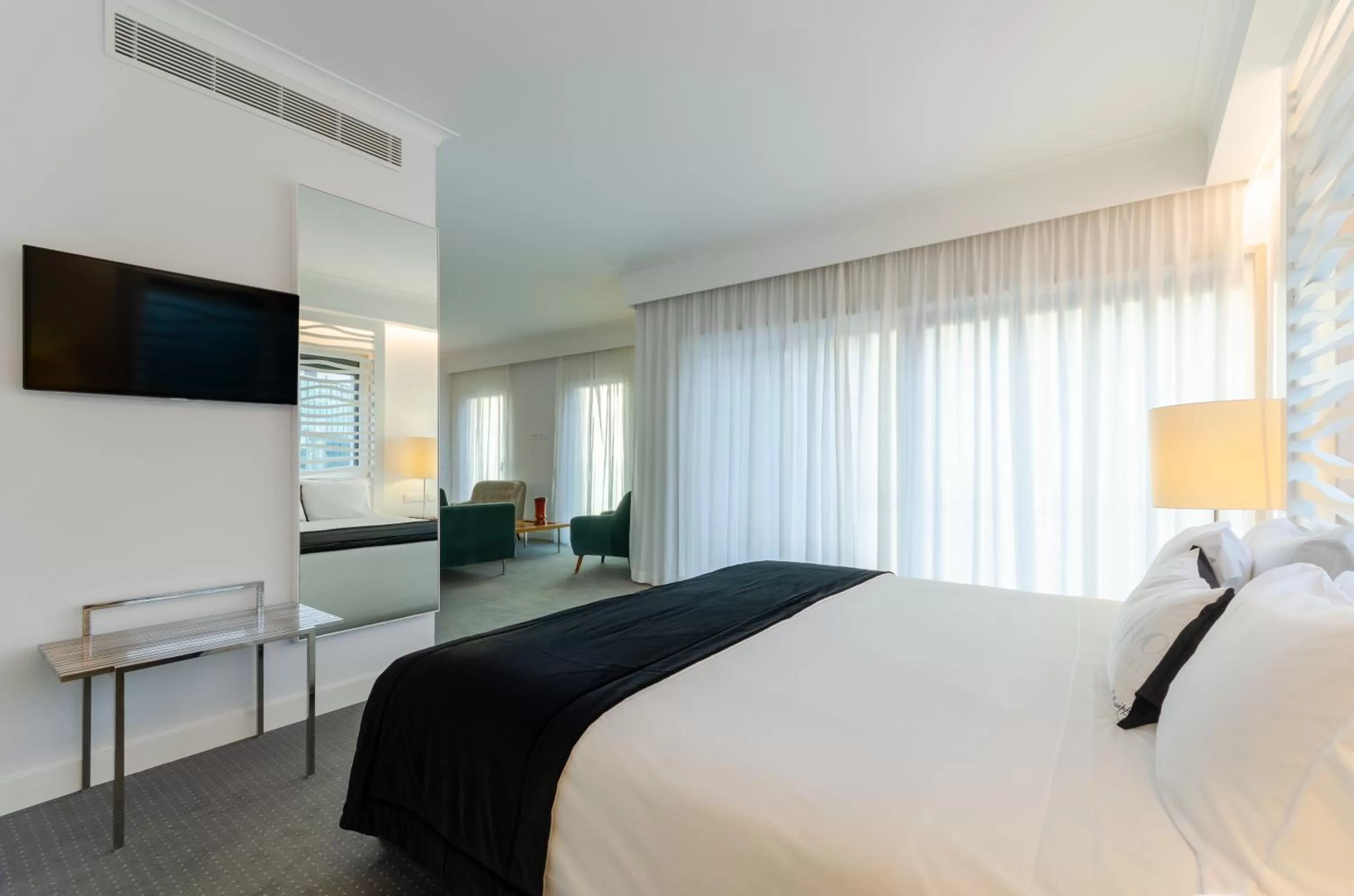 Photo of the whole room, Bed in Olissippo Saldanha