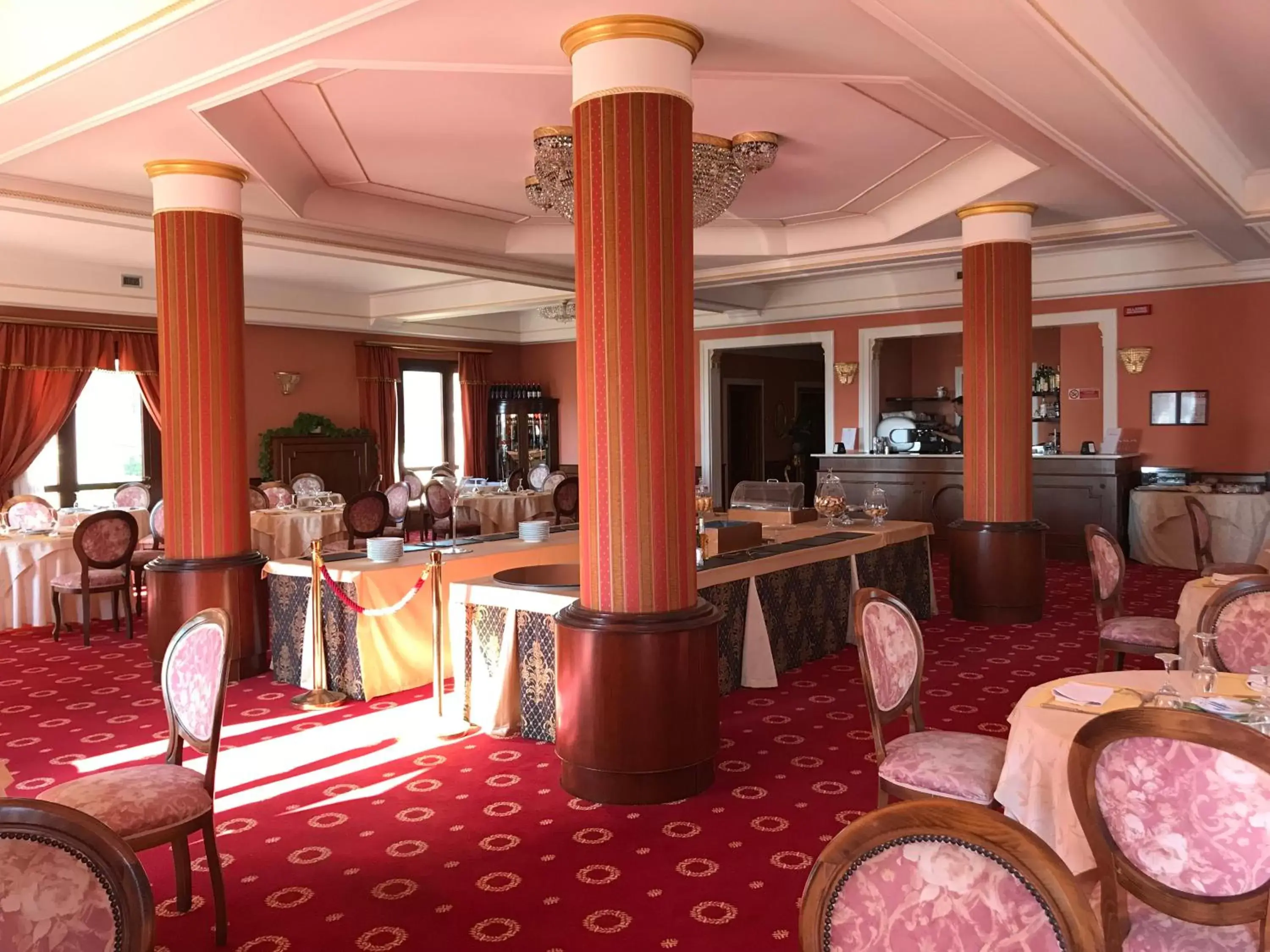 Restaurant/places to eat in Grand Hotel Palace Restaurant/places to eat in Grand Hotel Palace