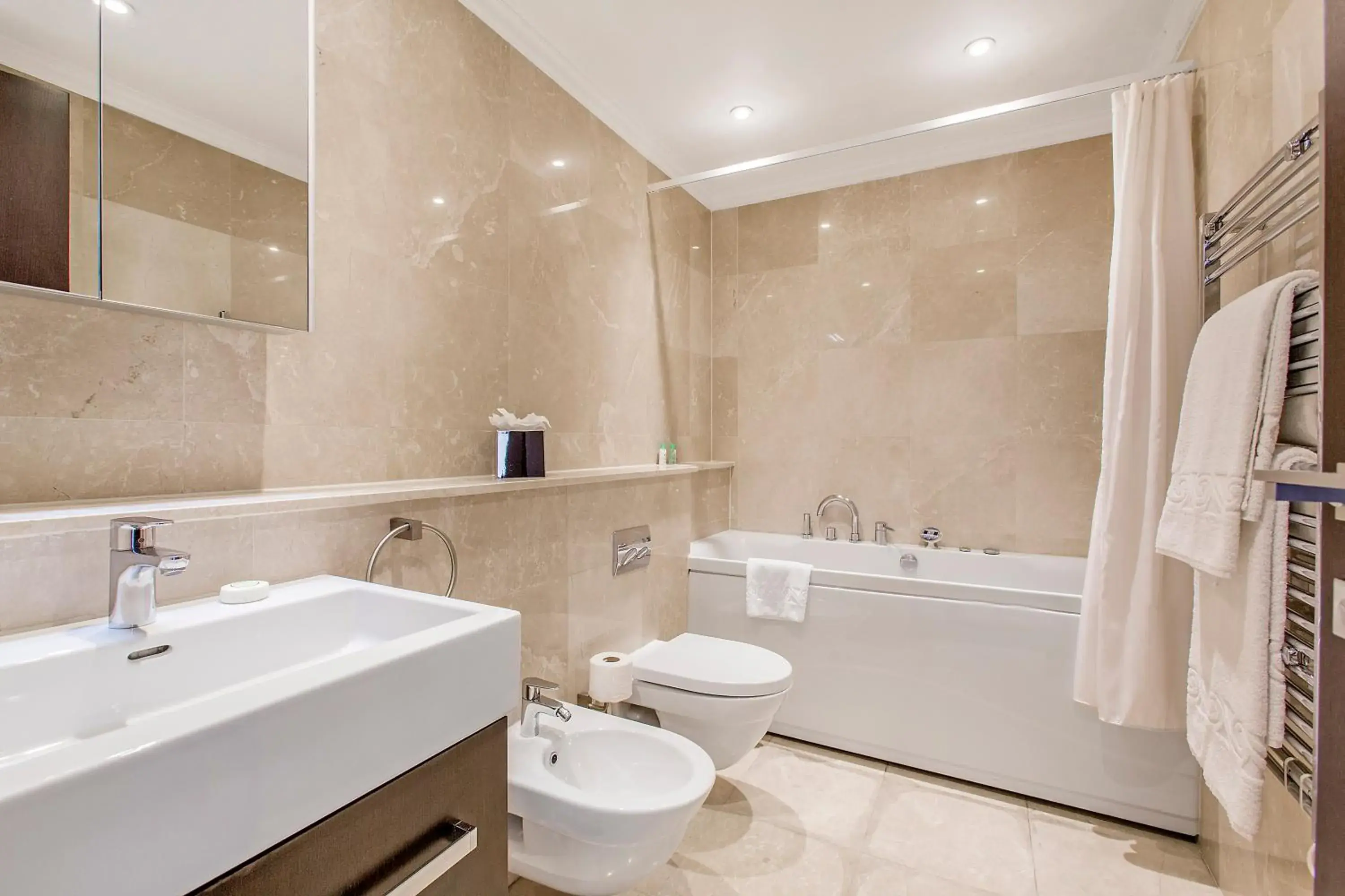 Bathroom in 130 Queen's Gate Apartments