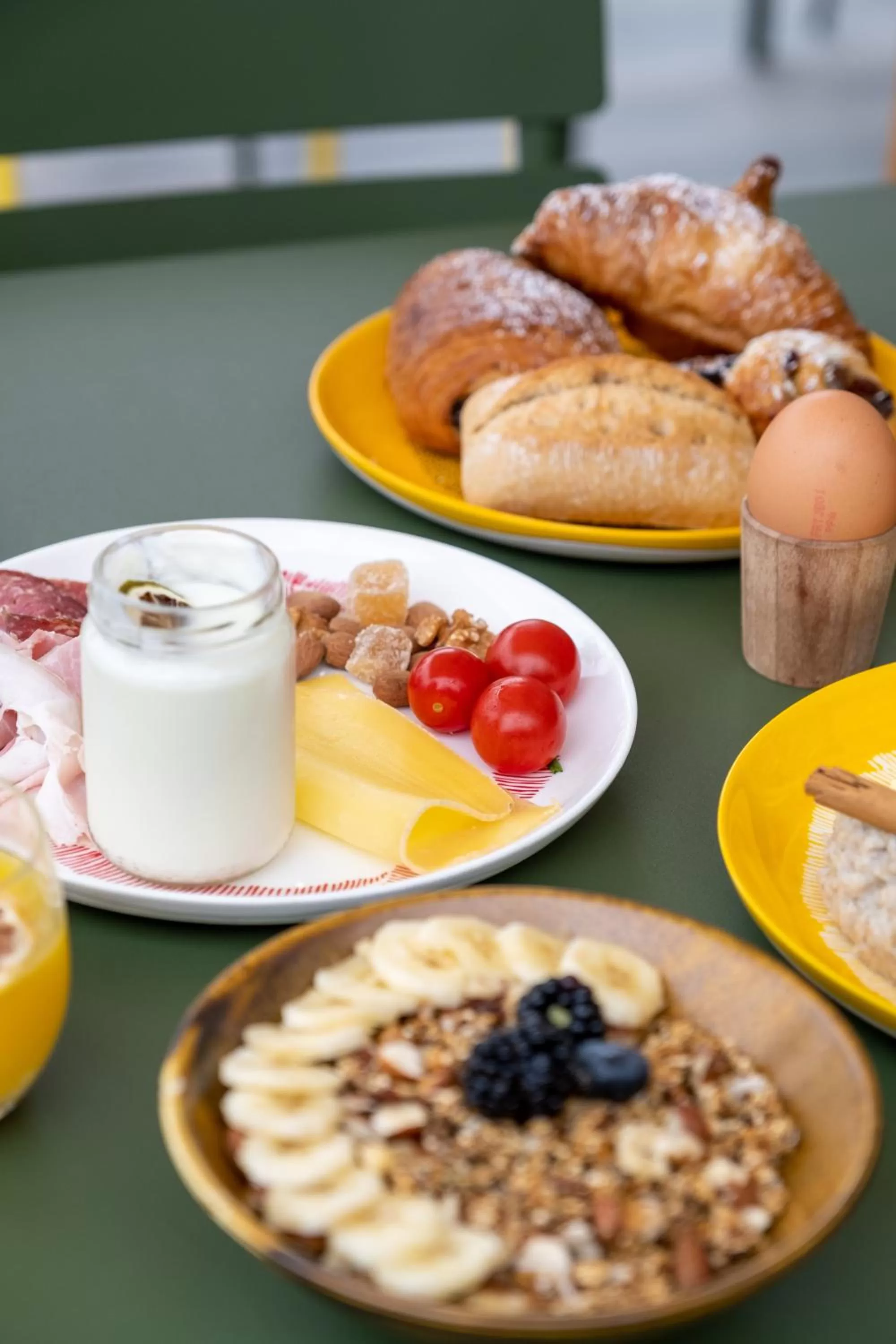 Food and drinks in Mah Hotel