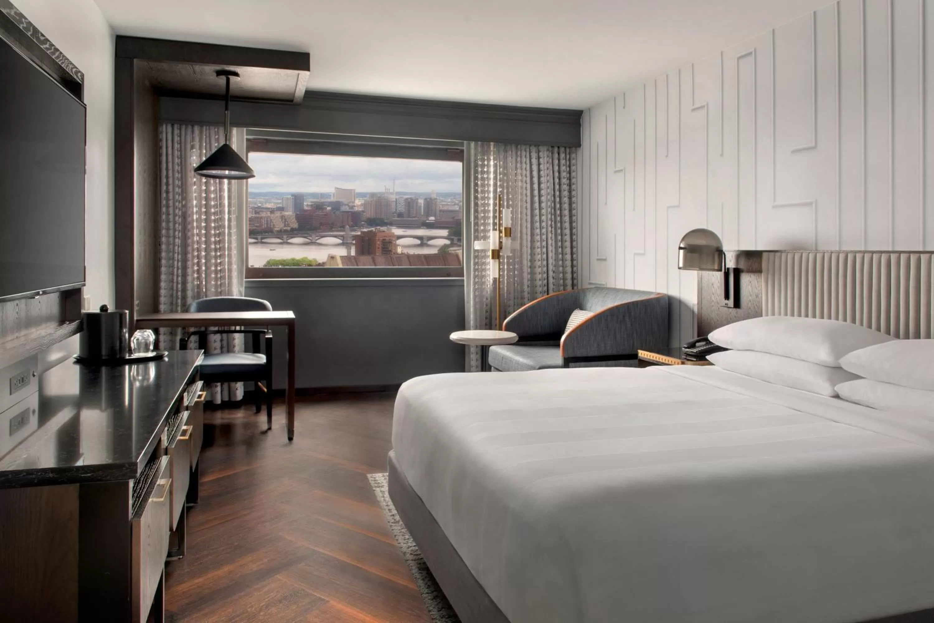 Photo of the whole room, Bed in Boston Marriott Copley Place