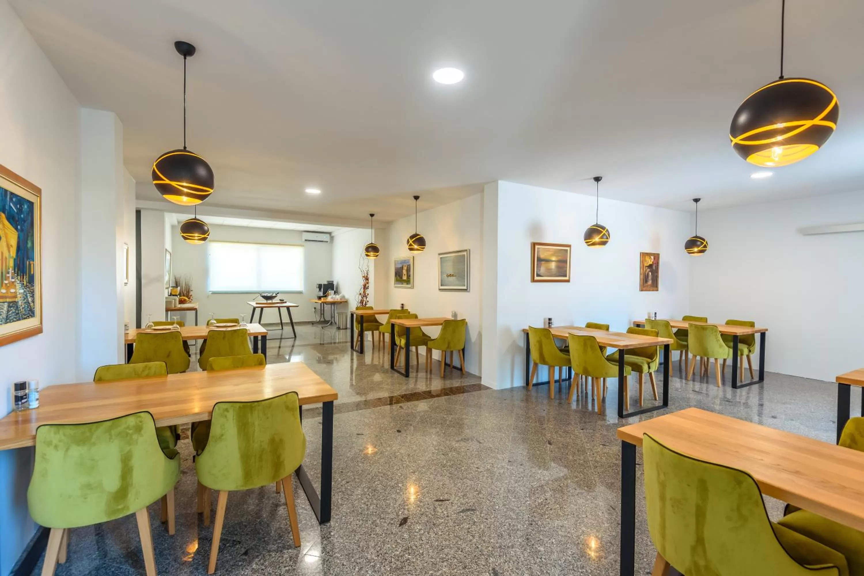 Restaurant/Places to Eat in Boutique rooms Kican