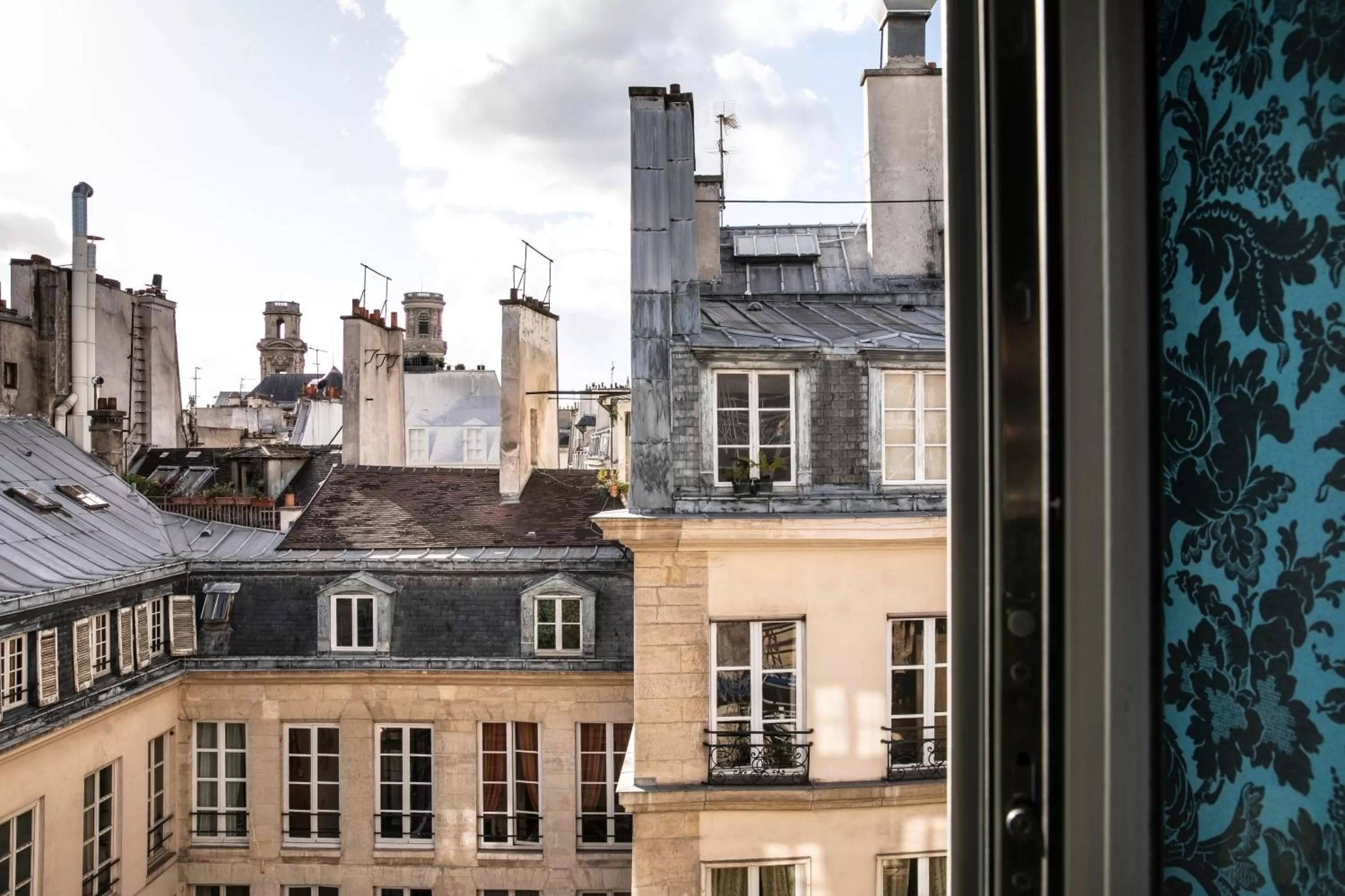 Nearby landmark in Odeon Hotel