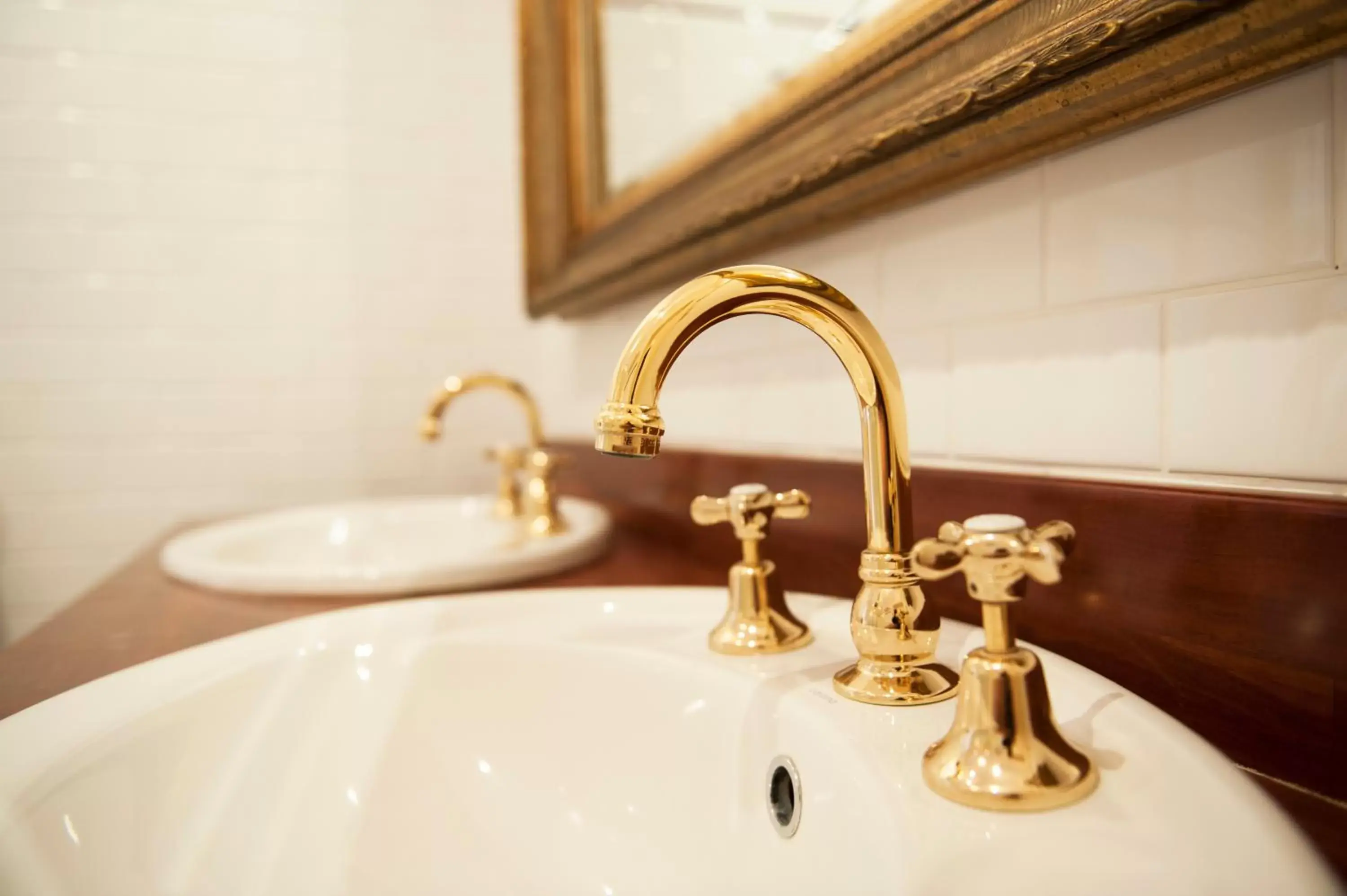 Decorative detail, Bathroom in Cobb & Co Court Boutique Hotel