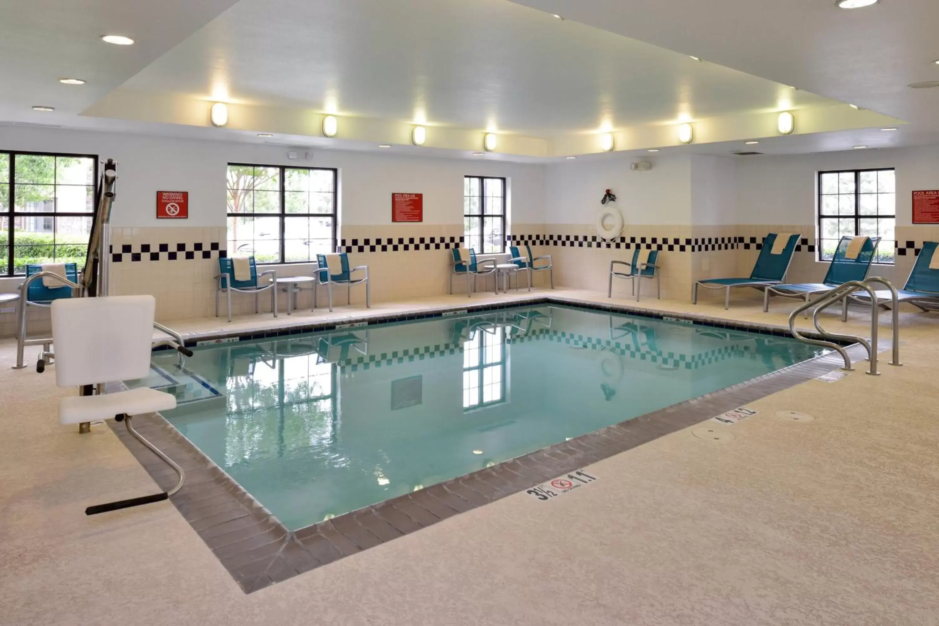 Swimming Pool in TownePlace Suites by Marriott Sacramento Roseville