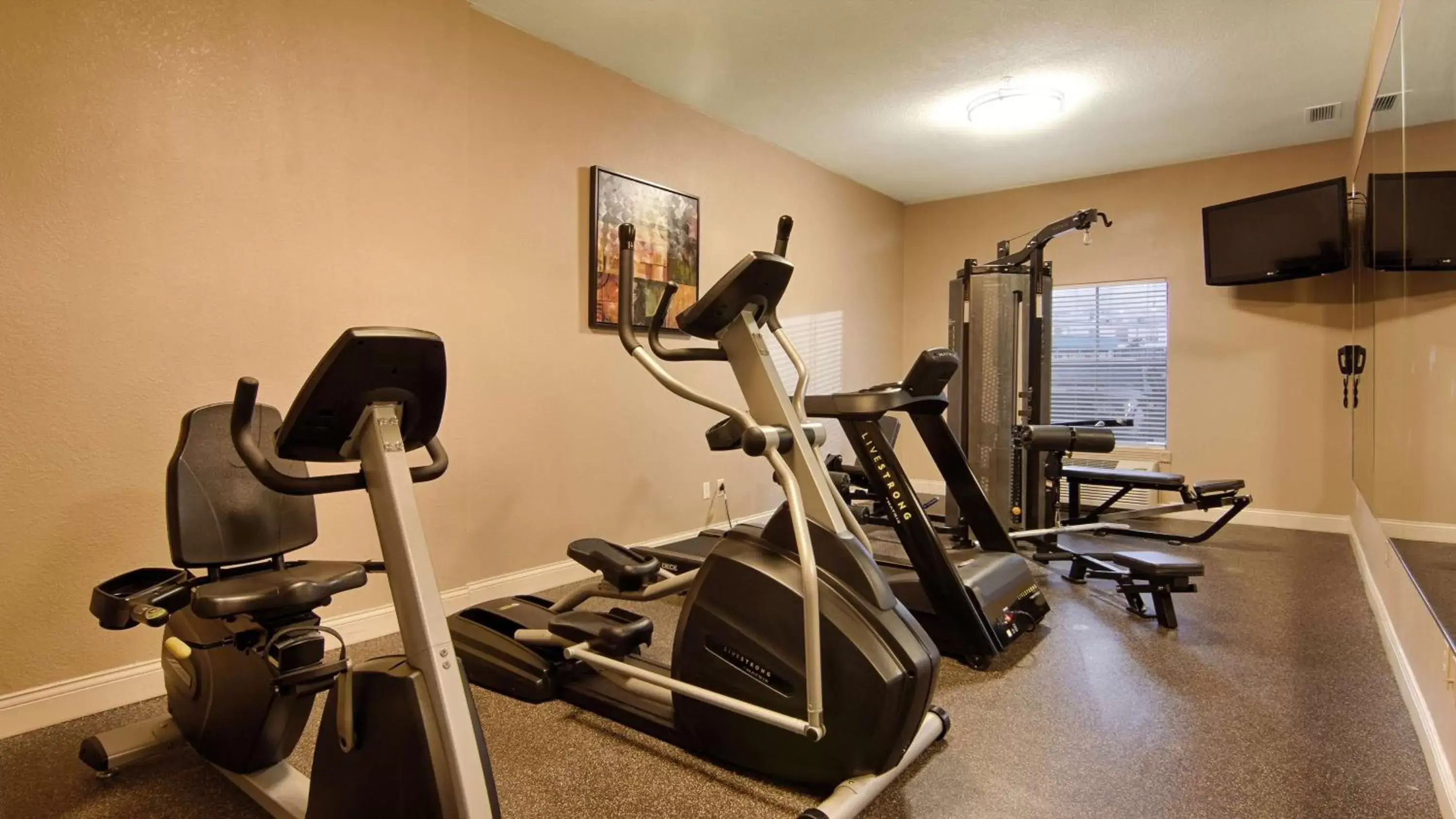Fitness centre/facilities in Best Western Plus Seawall Inn & Suites by the Beach