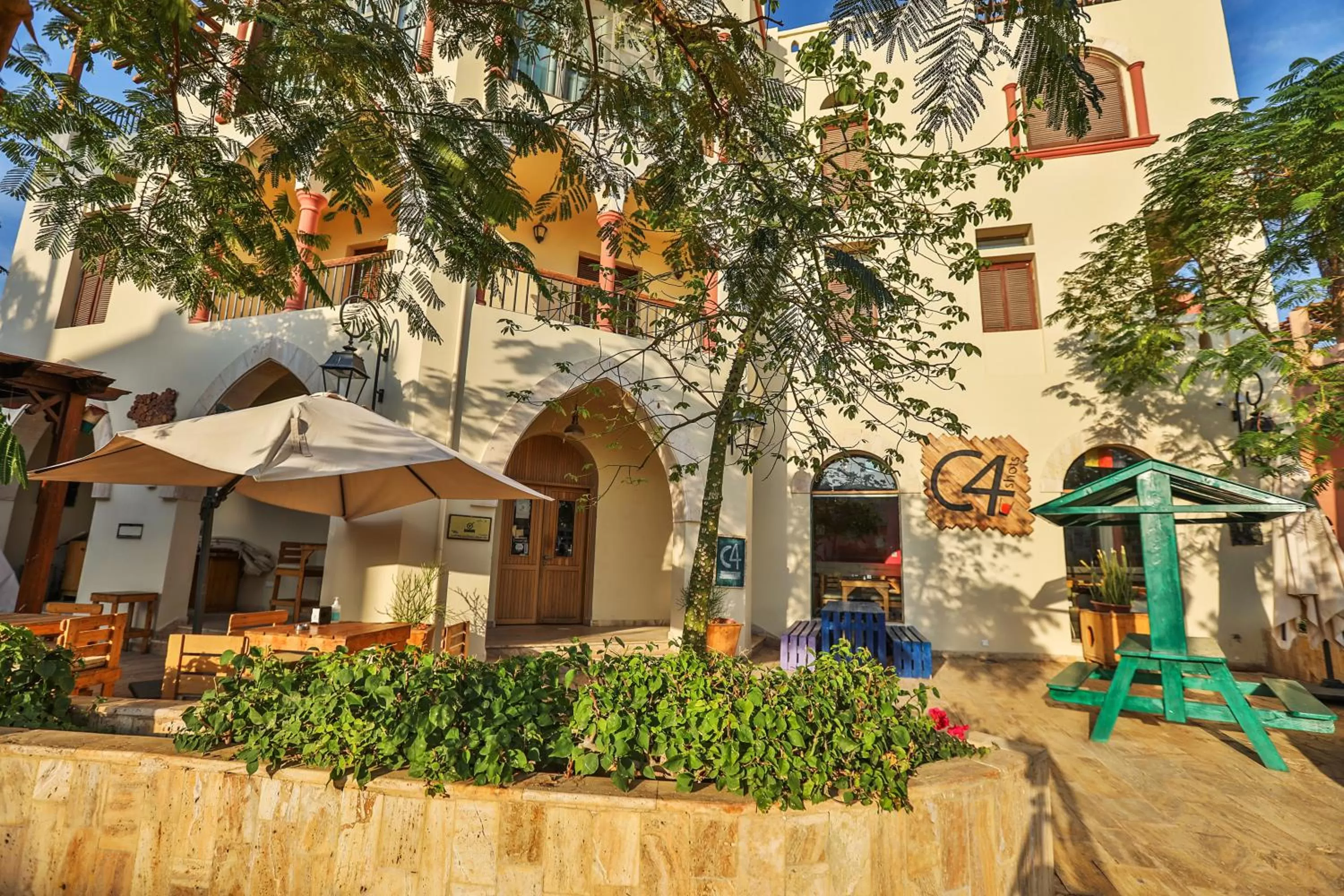 Restaurant/places to eat in Tala Bay Residence - Families Only