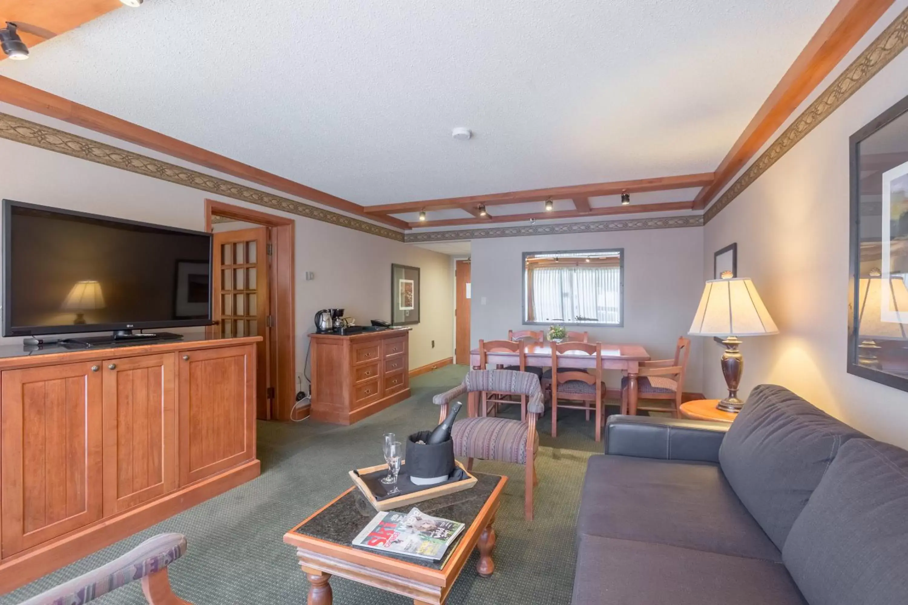 Living room, Seating Area in Banff Park Lodge