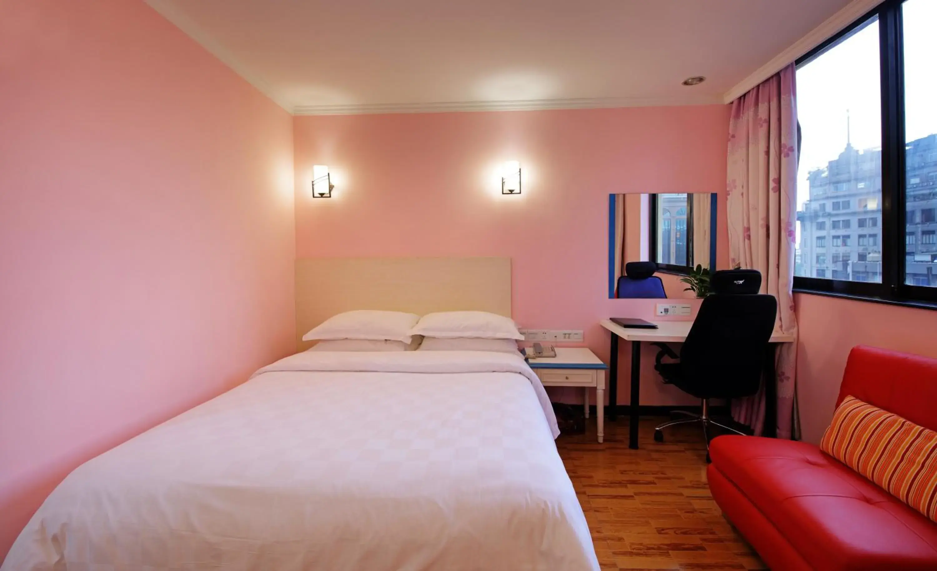 Decorative detail, Bed in LN Whitehouse Hotel Decorative detail, Bed in LN Whitehouse Hotel