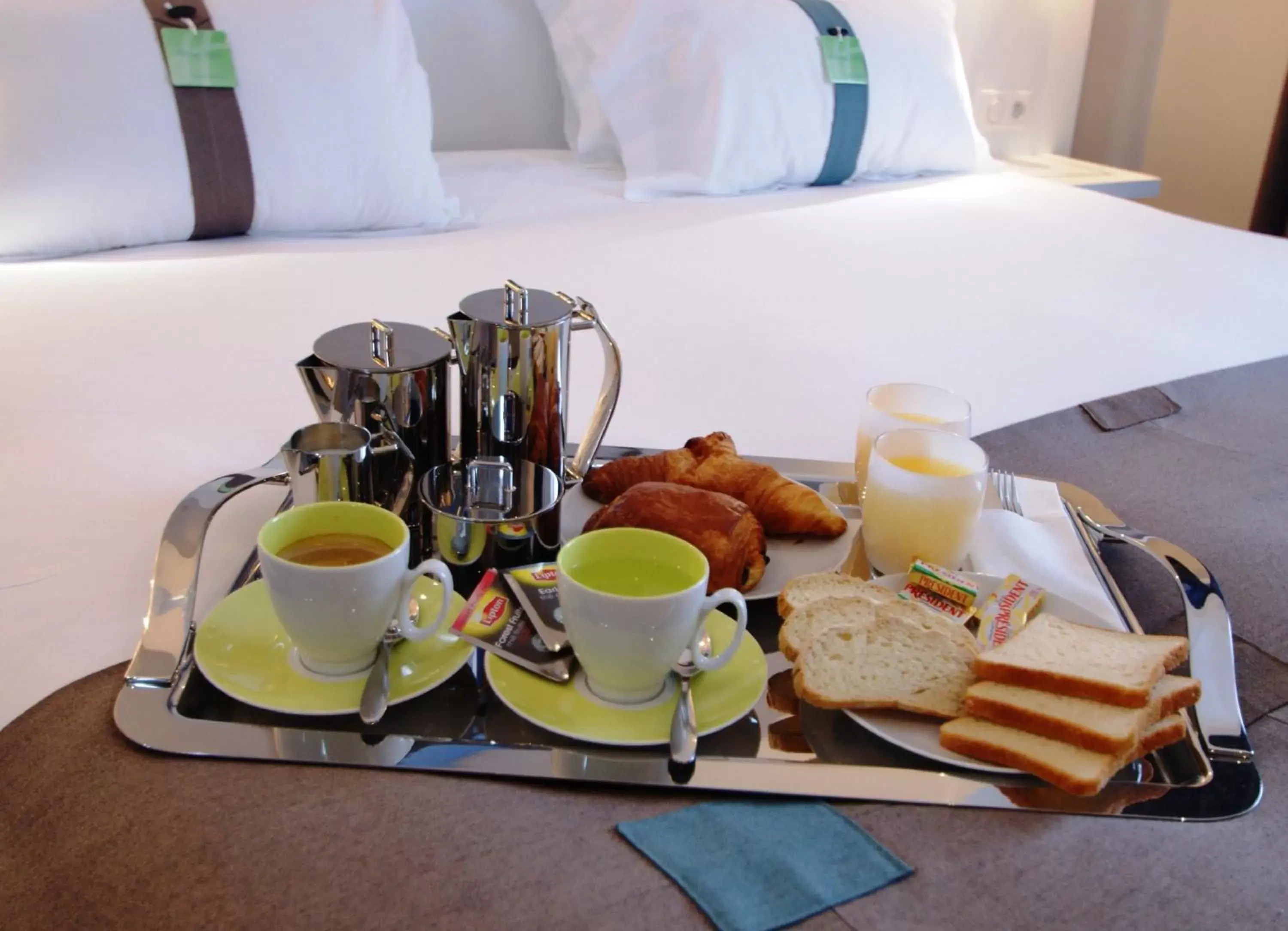 Bedroom, Breakfast in Holiday Inn Paris-Auteuil, an IHG Hotel