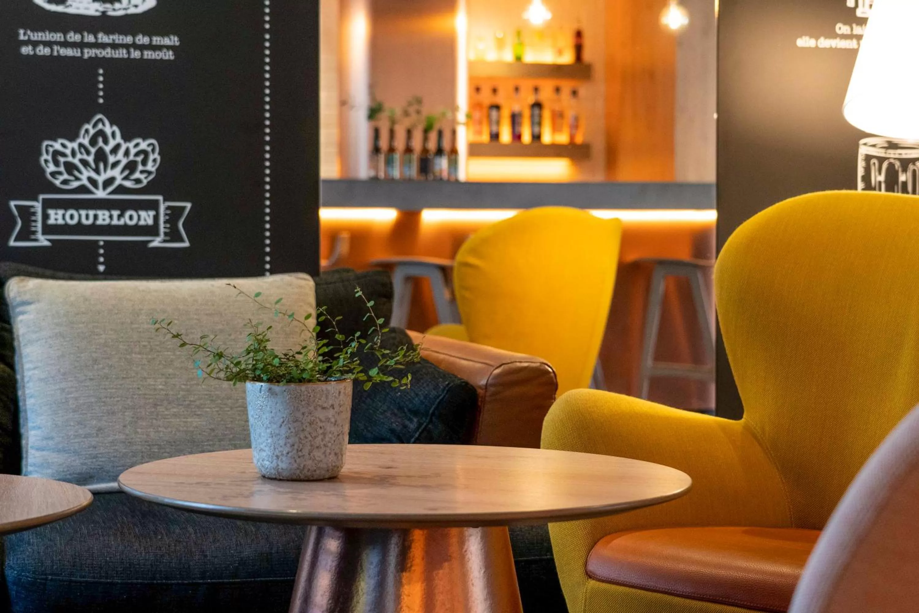 Lounge or bar in Ibis Styles Colmar Centre