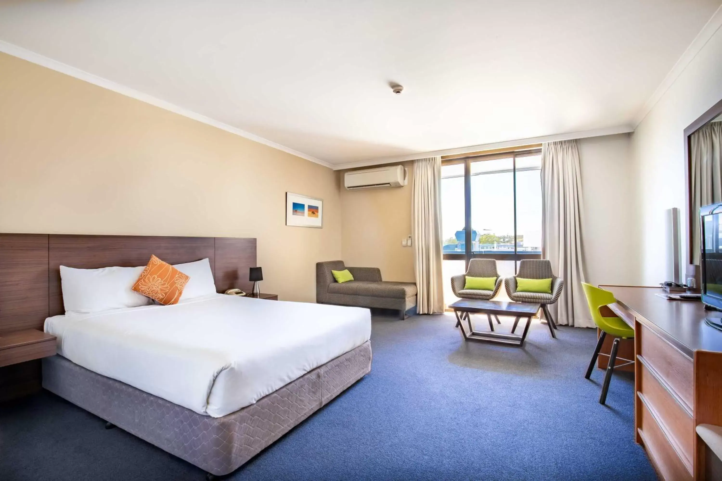 Photo of the whole room in ibis Styles Mt Isa Verona