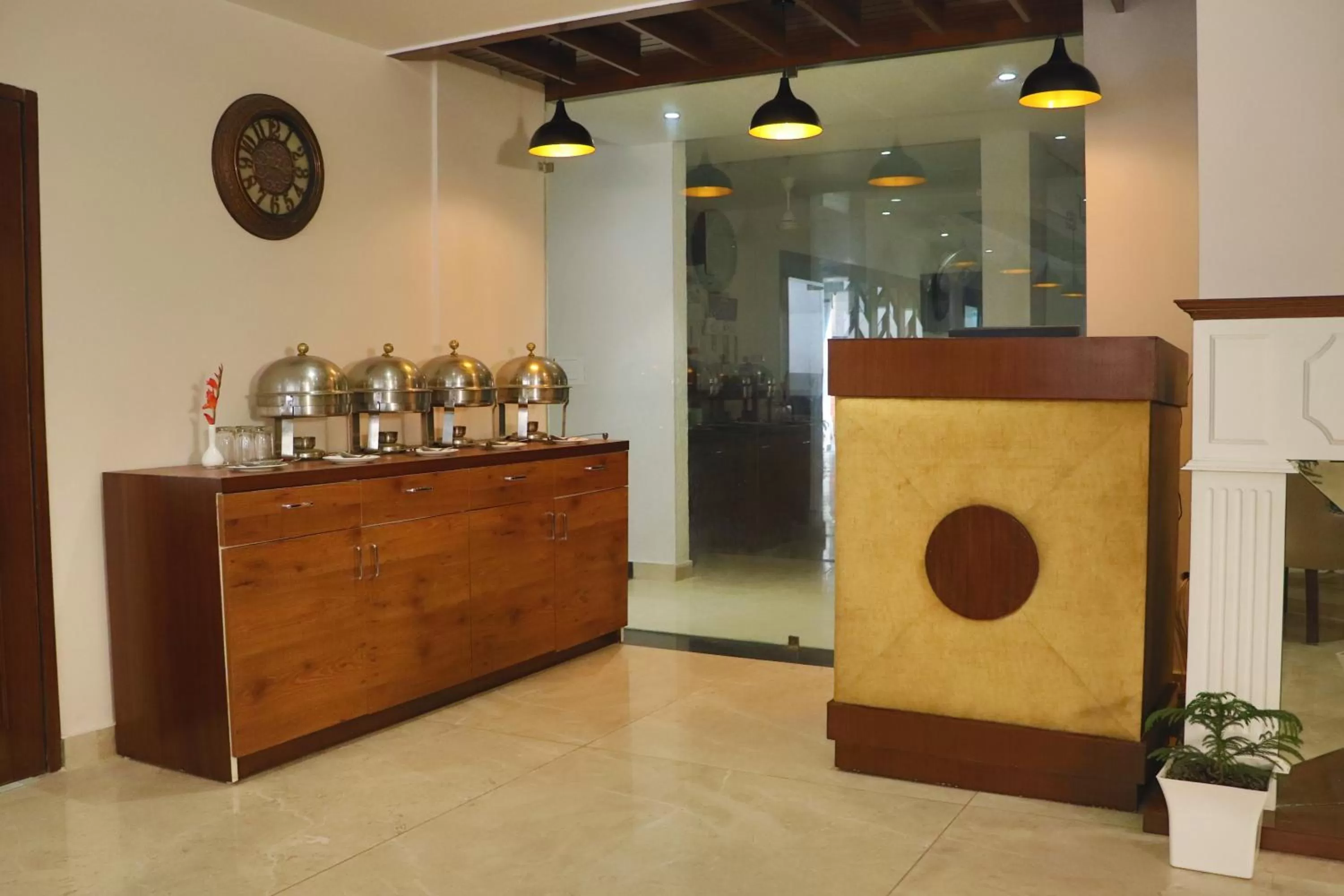 Buffet breakfast, Kitchen/Kitchenette in Hotel Green One Earth